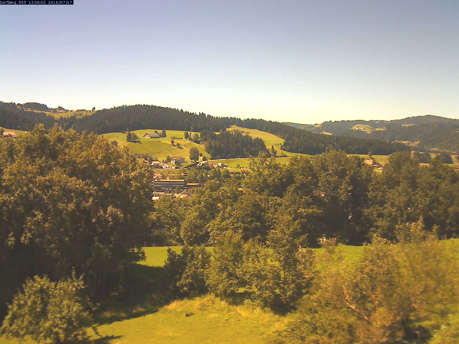Webcam-Bild: Aussicht vom Dorfberg in Langnau 20160717-120601