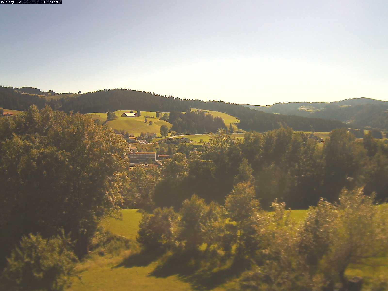 Webcam-Bild: Aussicht vom Dorfberg in Langnau 20160717-170601