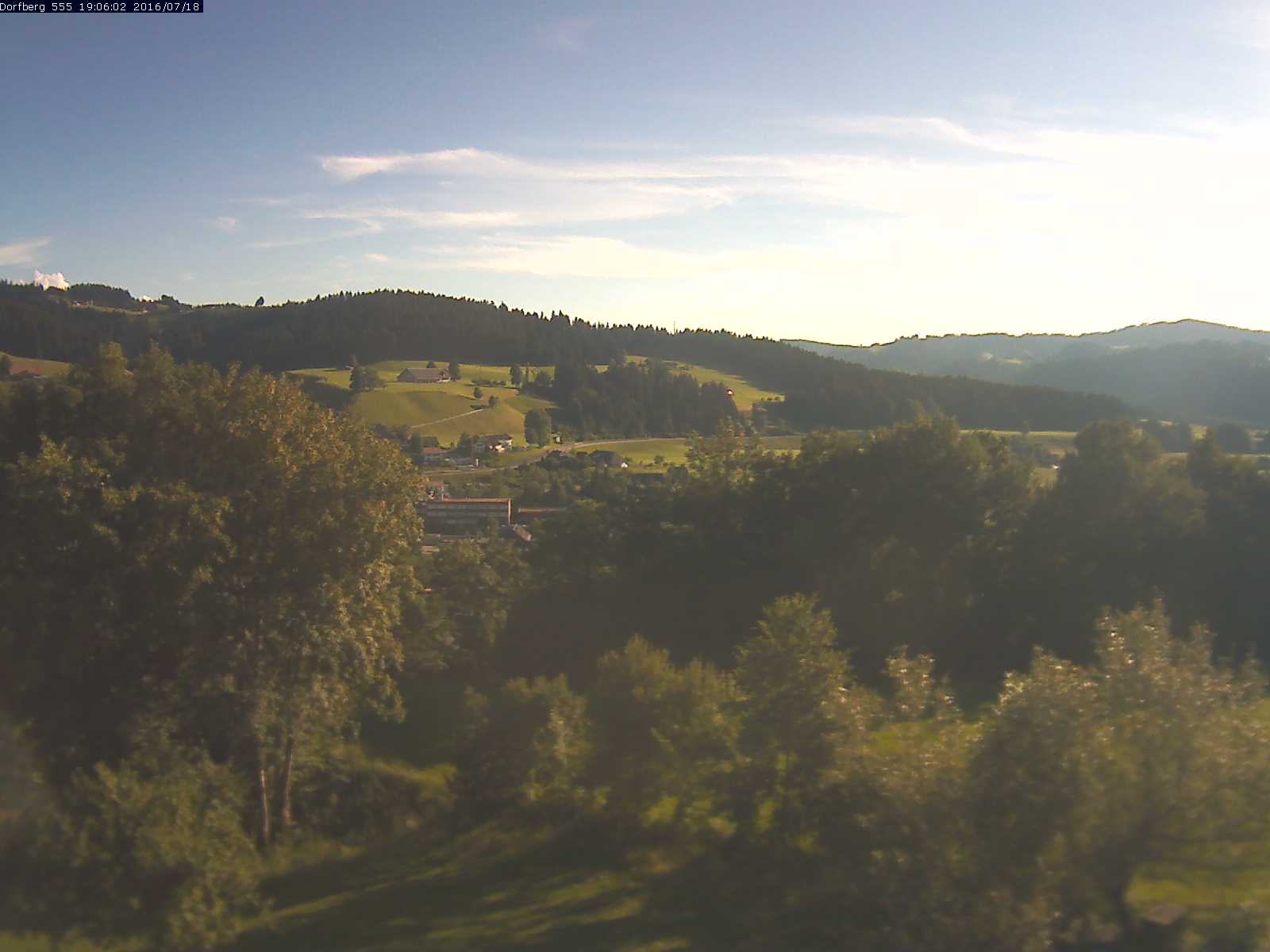 Webcam-Bild: Aussicht vom Dorfberg in Langnau 20160718-190601