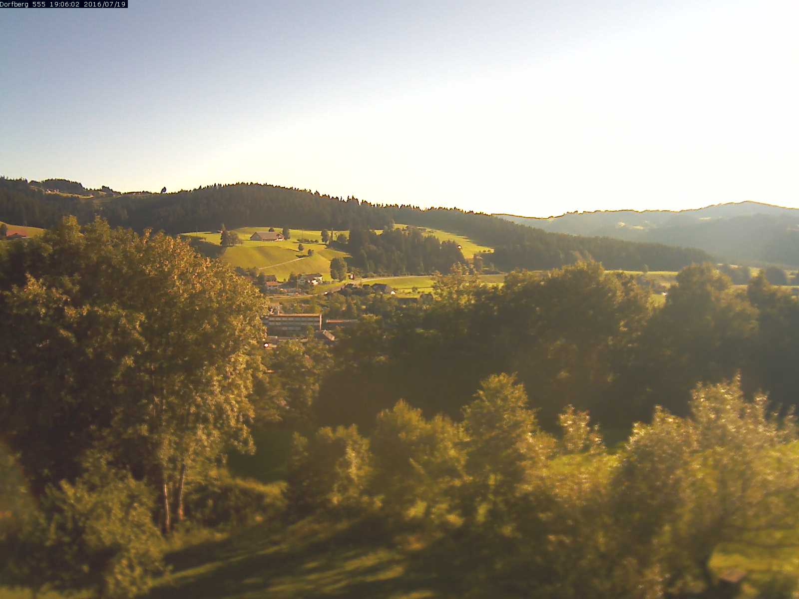 Webcam-Bild: Aussicht vom Dorfberg in Langnau 20160719-190601