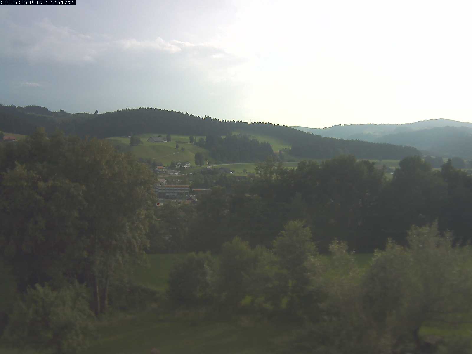 Webcam-Bild: Aussicht vom Dorfberg in Langnau 20160721-190601