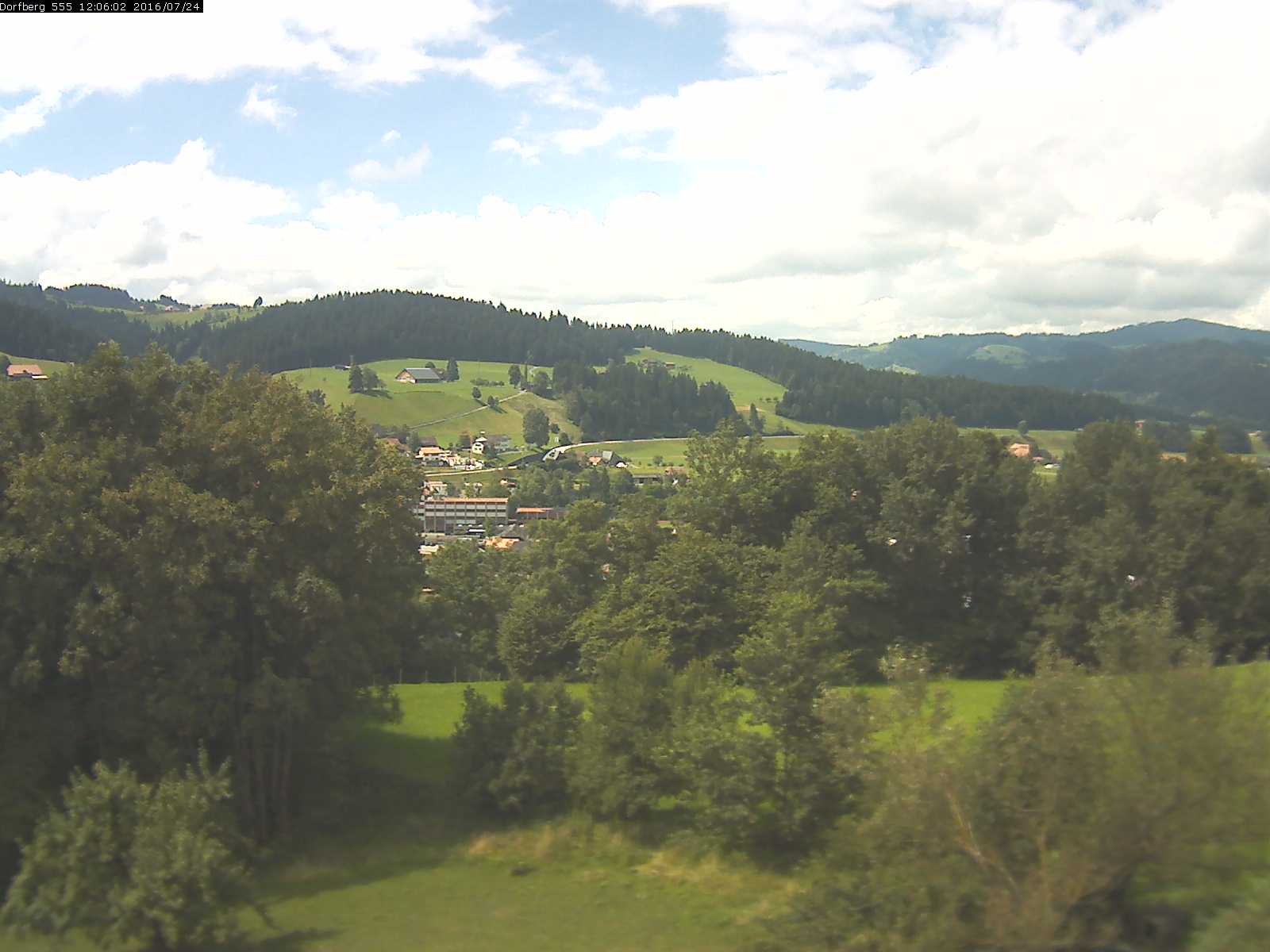 Webcam-Bild: Aussicht vom Dorfberg in Langnau 20160724-120601
