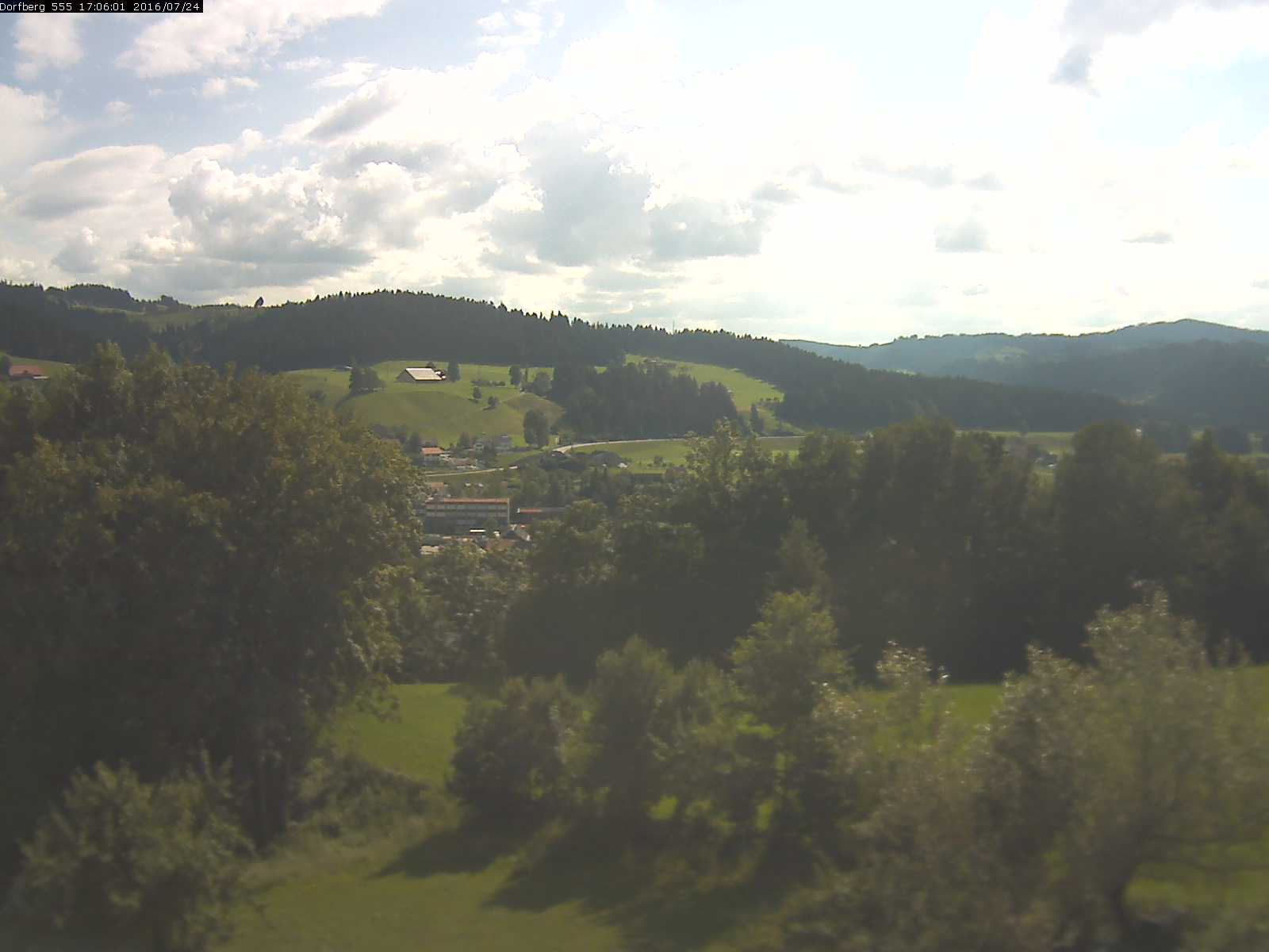 Webcam-Bild: Aussicht vom Dorfberg in Langnau 20160724-170601