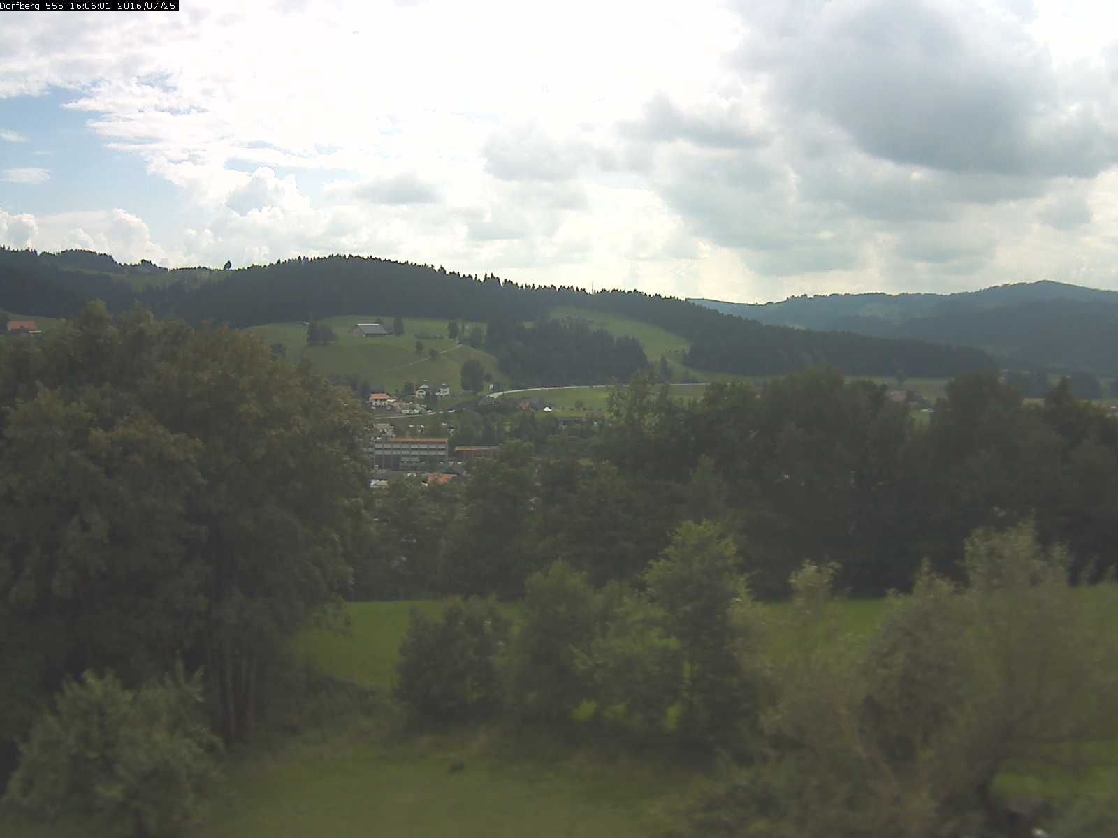Webcam-Bild: Aussicht vom Dorfberg in Langnau 20160725-160601