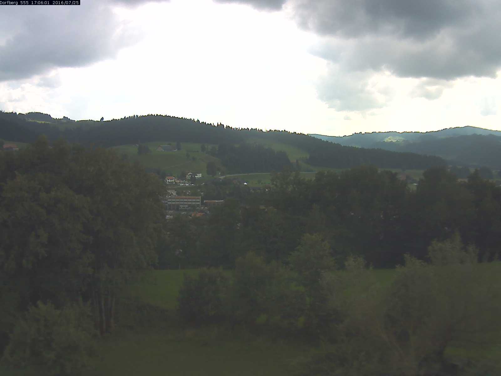 Webcam-Bild: Aussicht vom Dorfberg in Langnau 20160725-170601