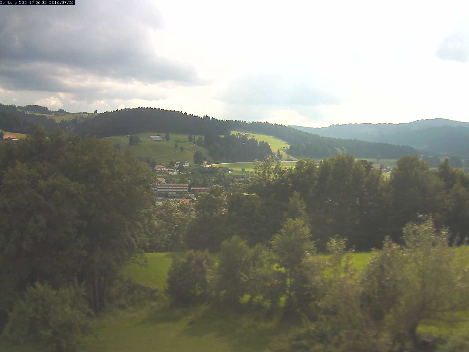 Webcam-Bild: Aussicht vom Dorfberg in Langnau 20160726-170601