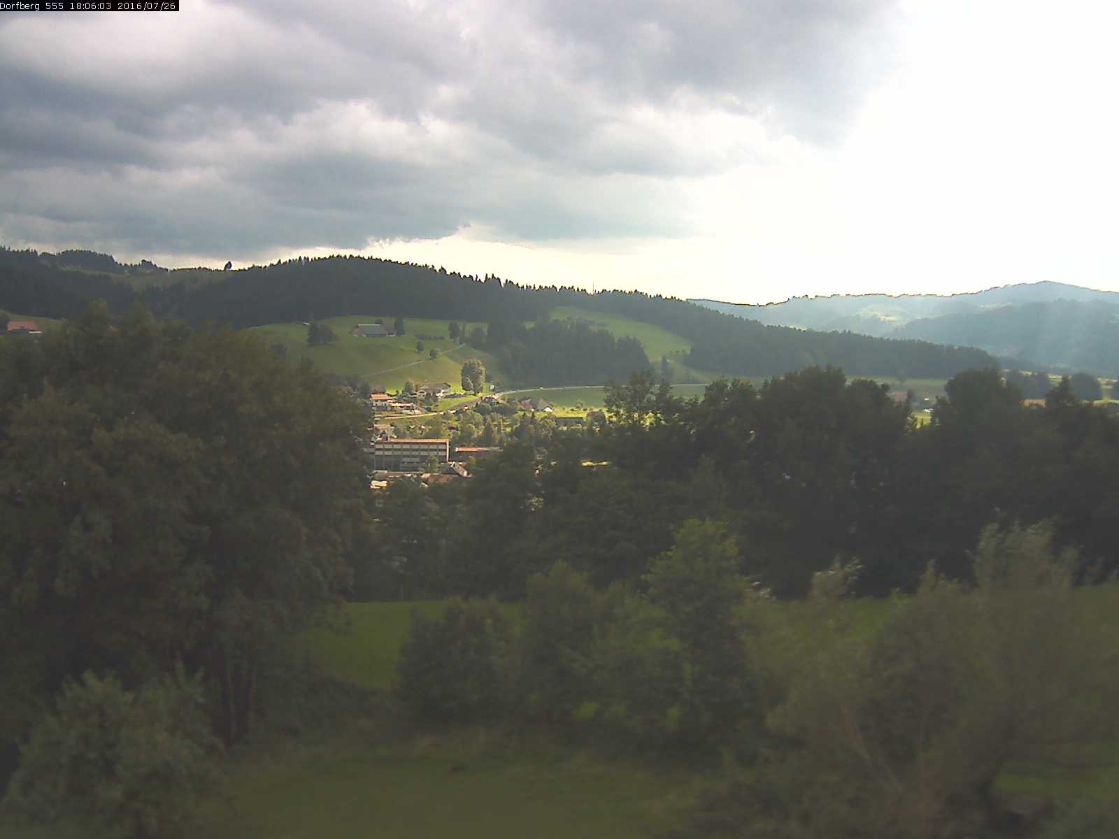 Webcam-Bild: Aussicht vom Dorfberg in Langnau 20160726-180601