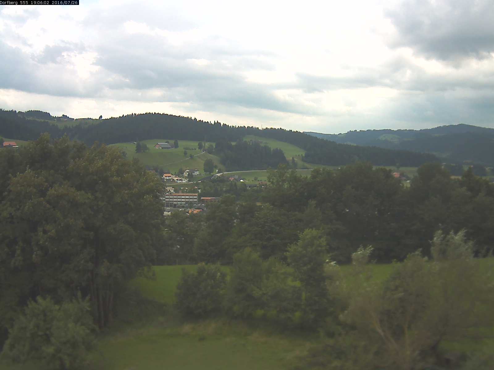 Webcam-Bild: Aussicht vom Dorfberg in Langnau 20160726-190601