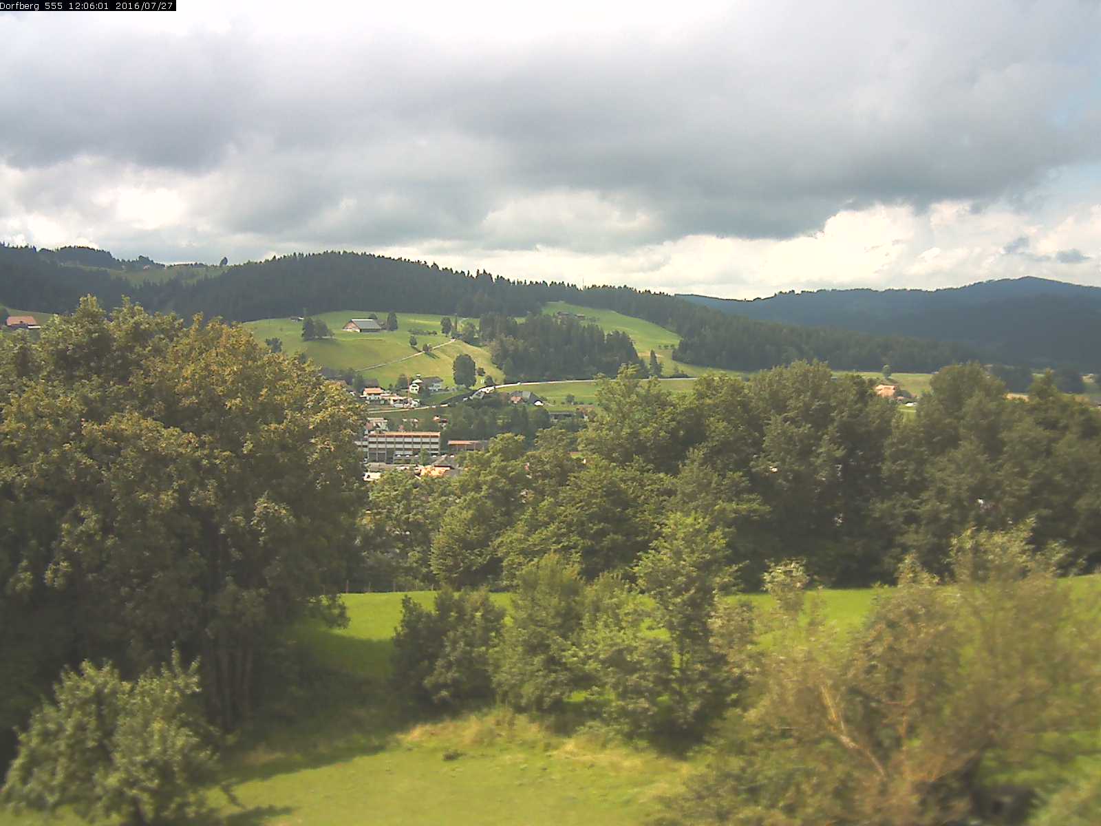 Webcam-Bild: Aussicht vom Dorfberg in Langnau 20160727-120601