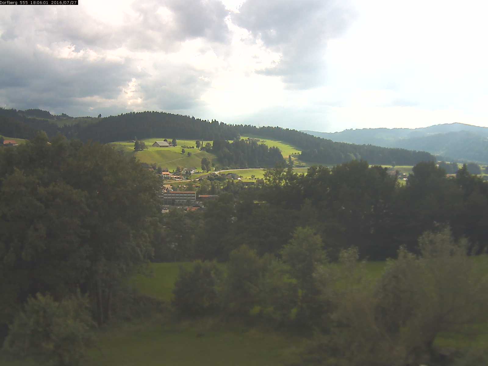 Webcam-Bild: Aussicht vom Dorfberg in Langnau 20160727-180601