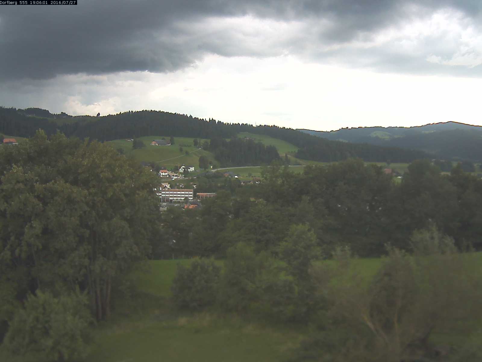 Webcam-Bild: Aussicht vom Dorfberg in Langnau 20160727-190601