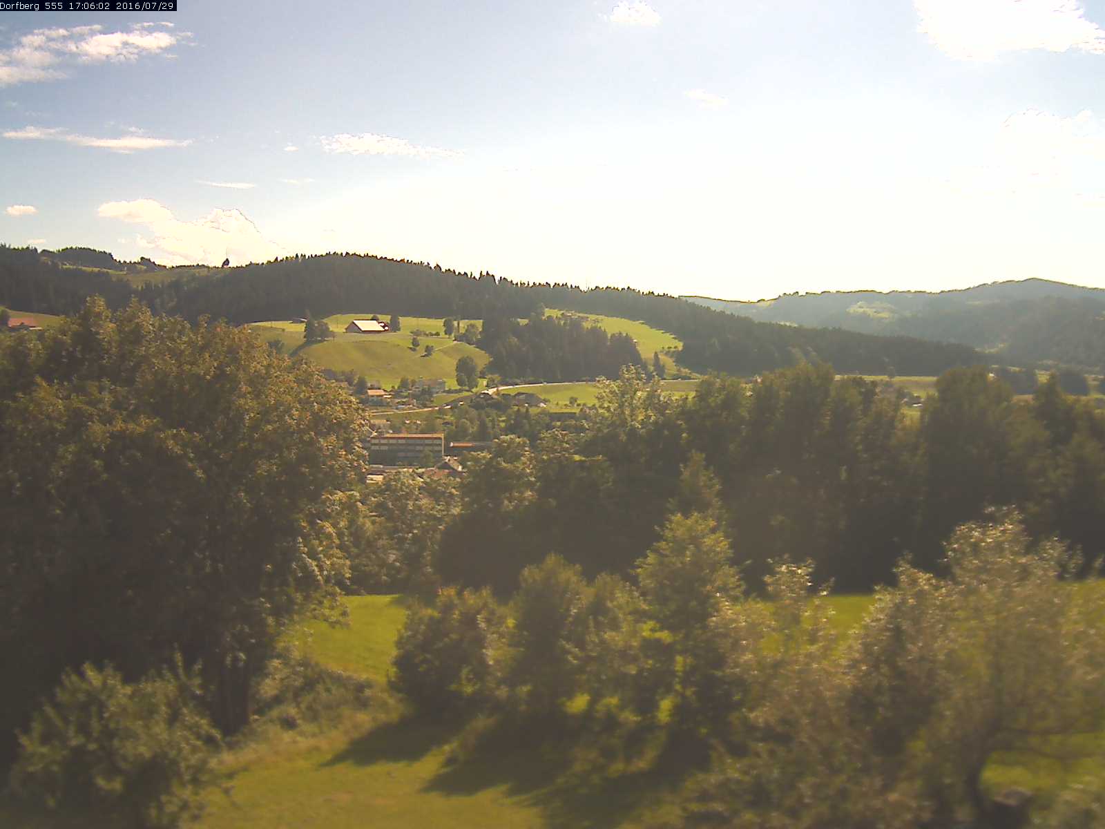Webcam-Bild: Aussicht vom Dorfberg in Langnau 20160729-170601