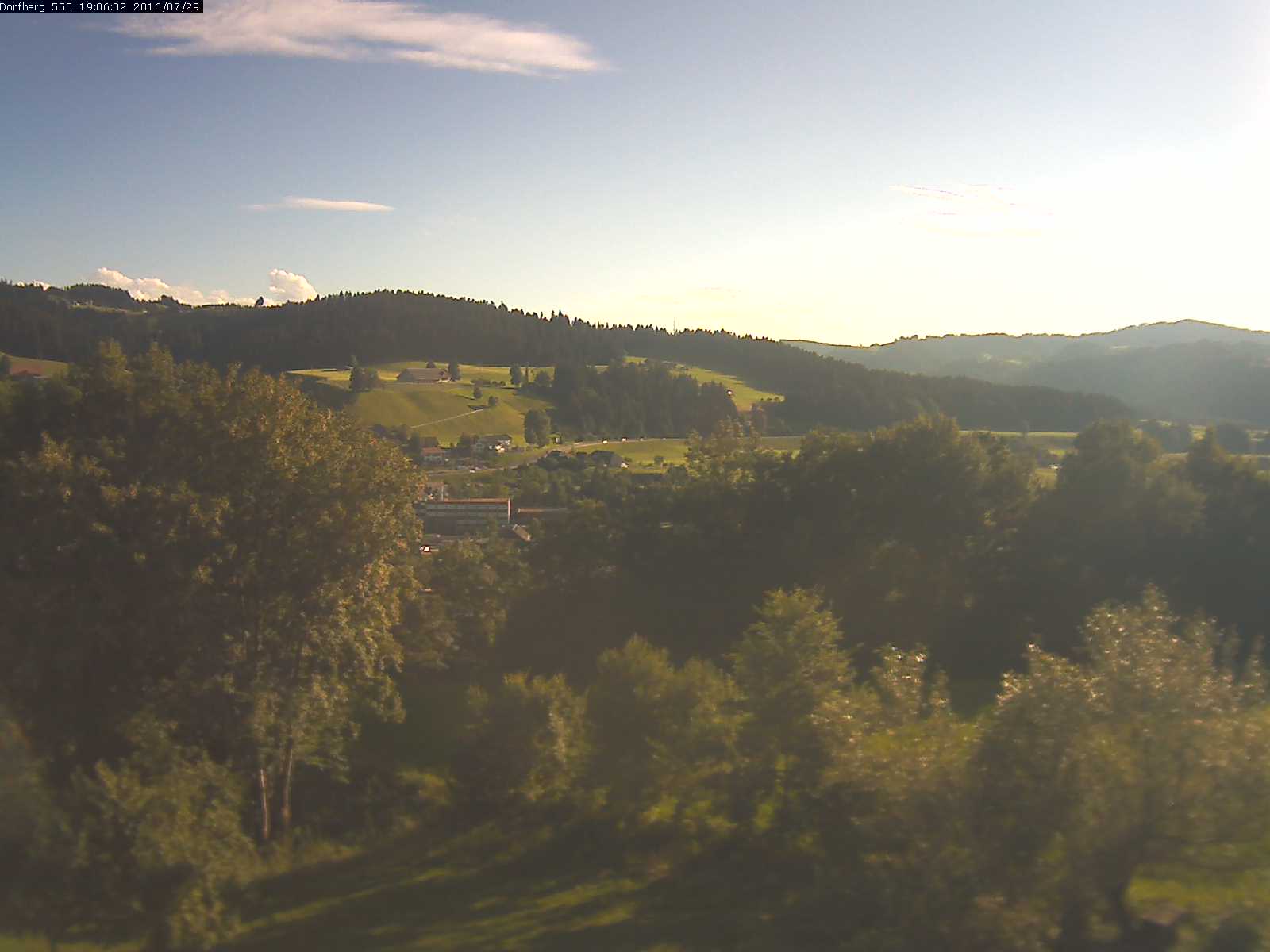 Webcam-Bild: Aussicht vom Dorfberg in Langnau 20160729-190601