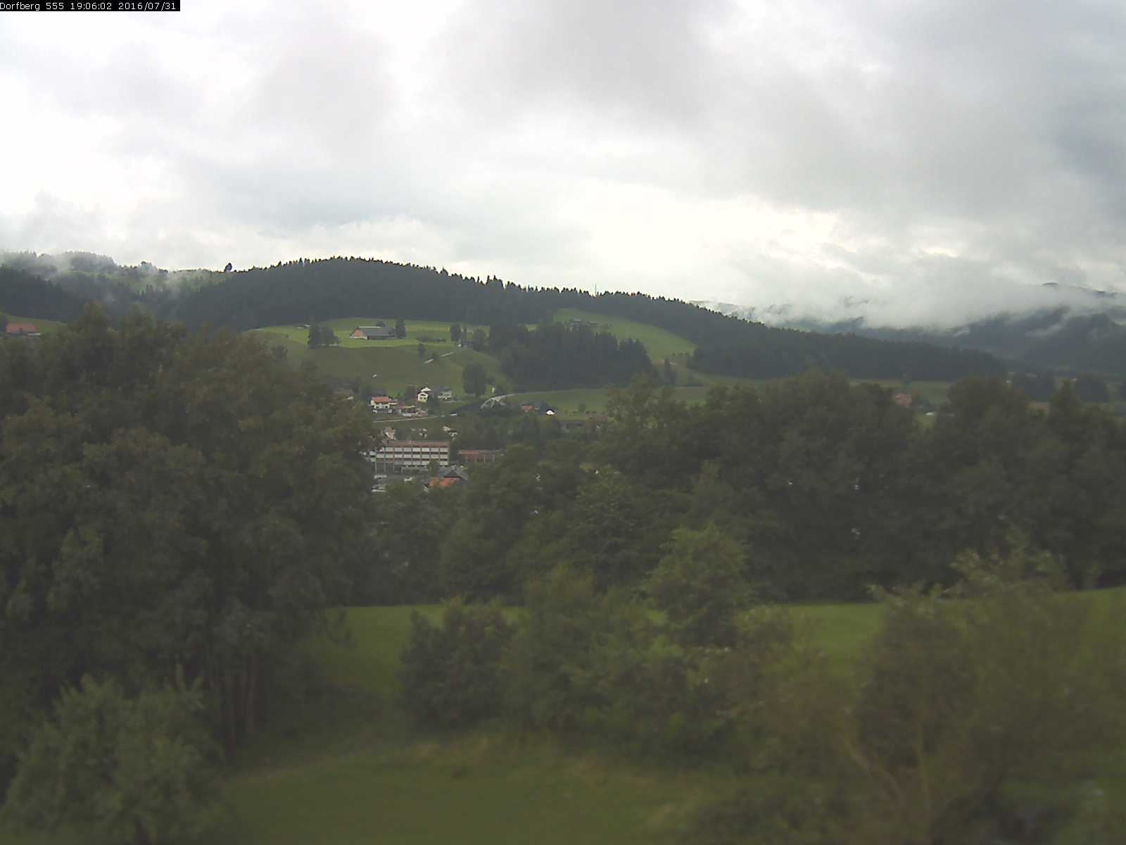 Webcam-Bild: Aussicht vom Dorfberg in Langnau 20160731-190601