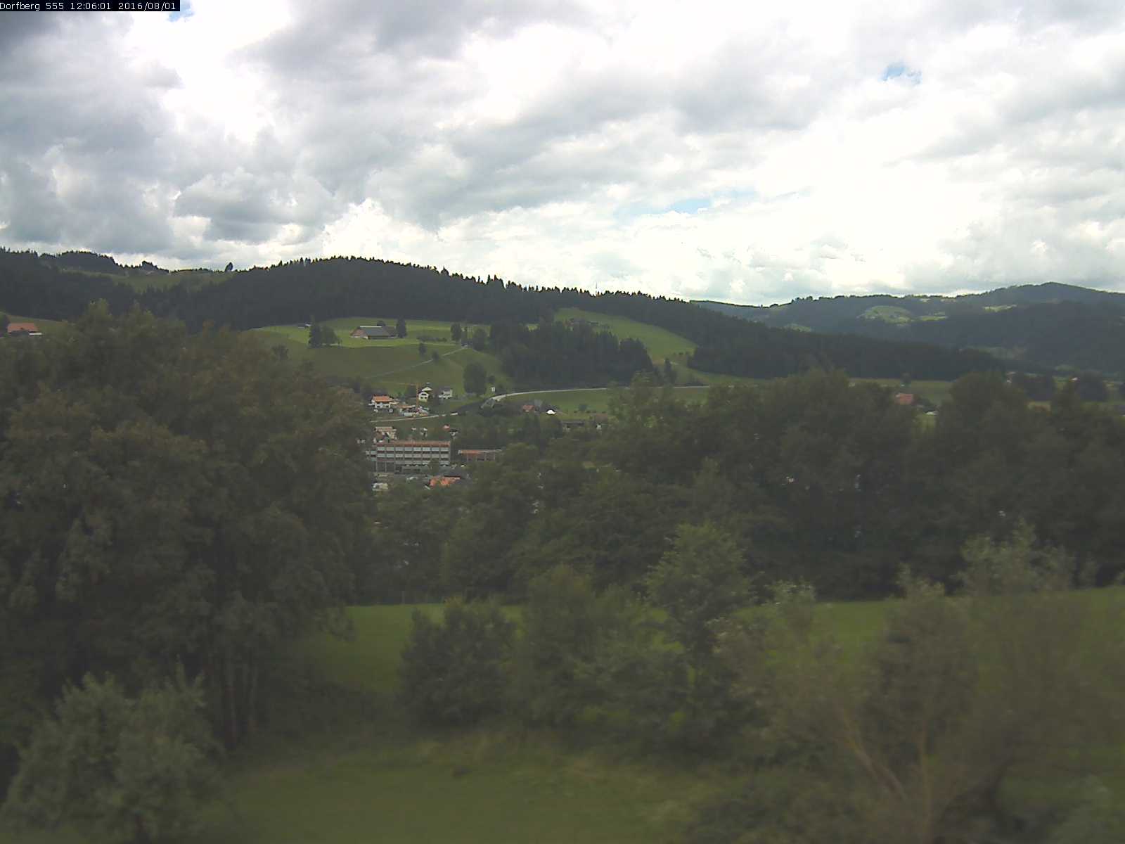 Webcam-Bild: Aussicht vom Dorfberg in Langnau 20160801-120601