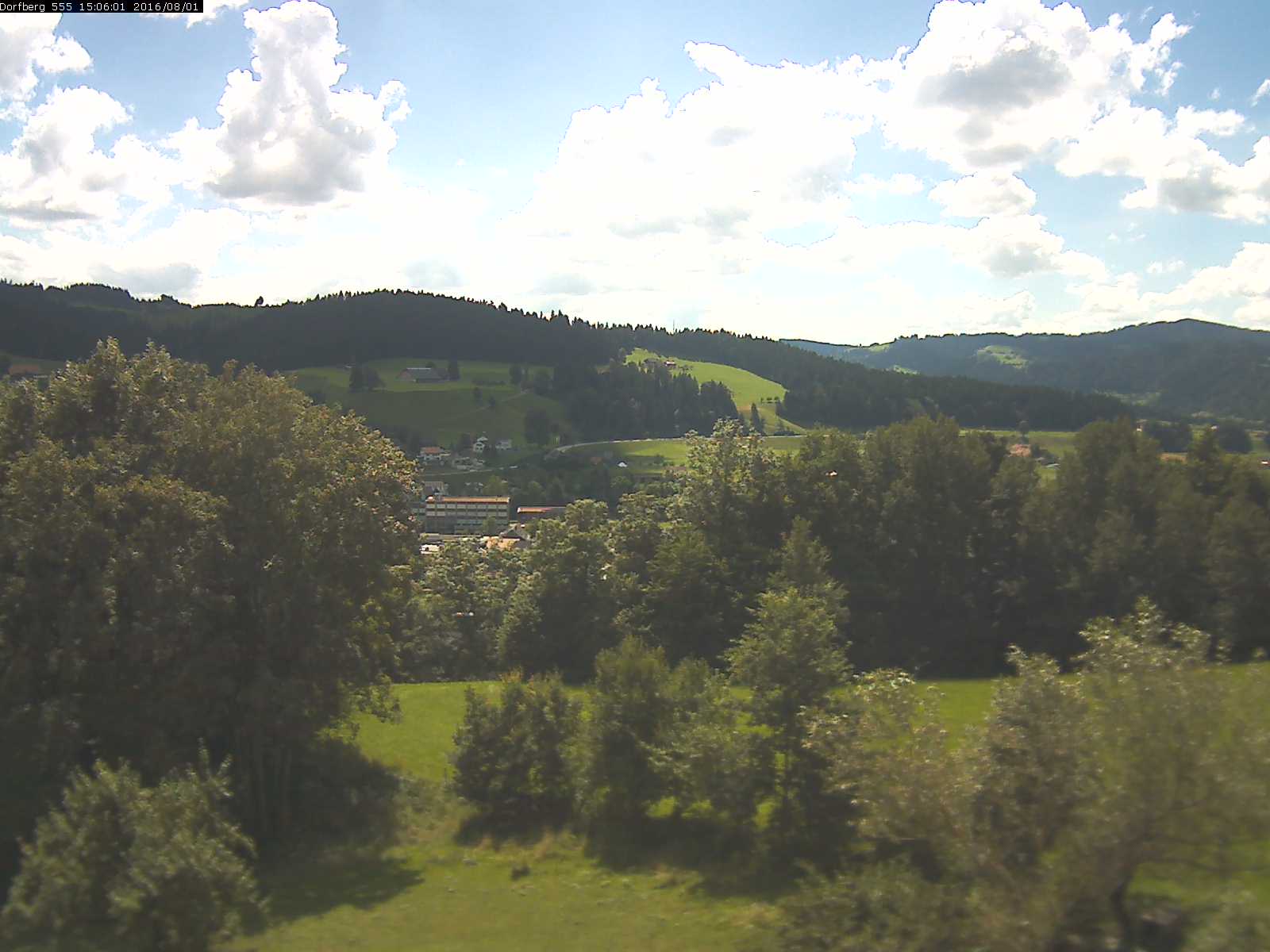Webcam-Bild: Aussicht vom Dorfberg in Langnau 20160801-150601
