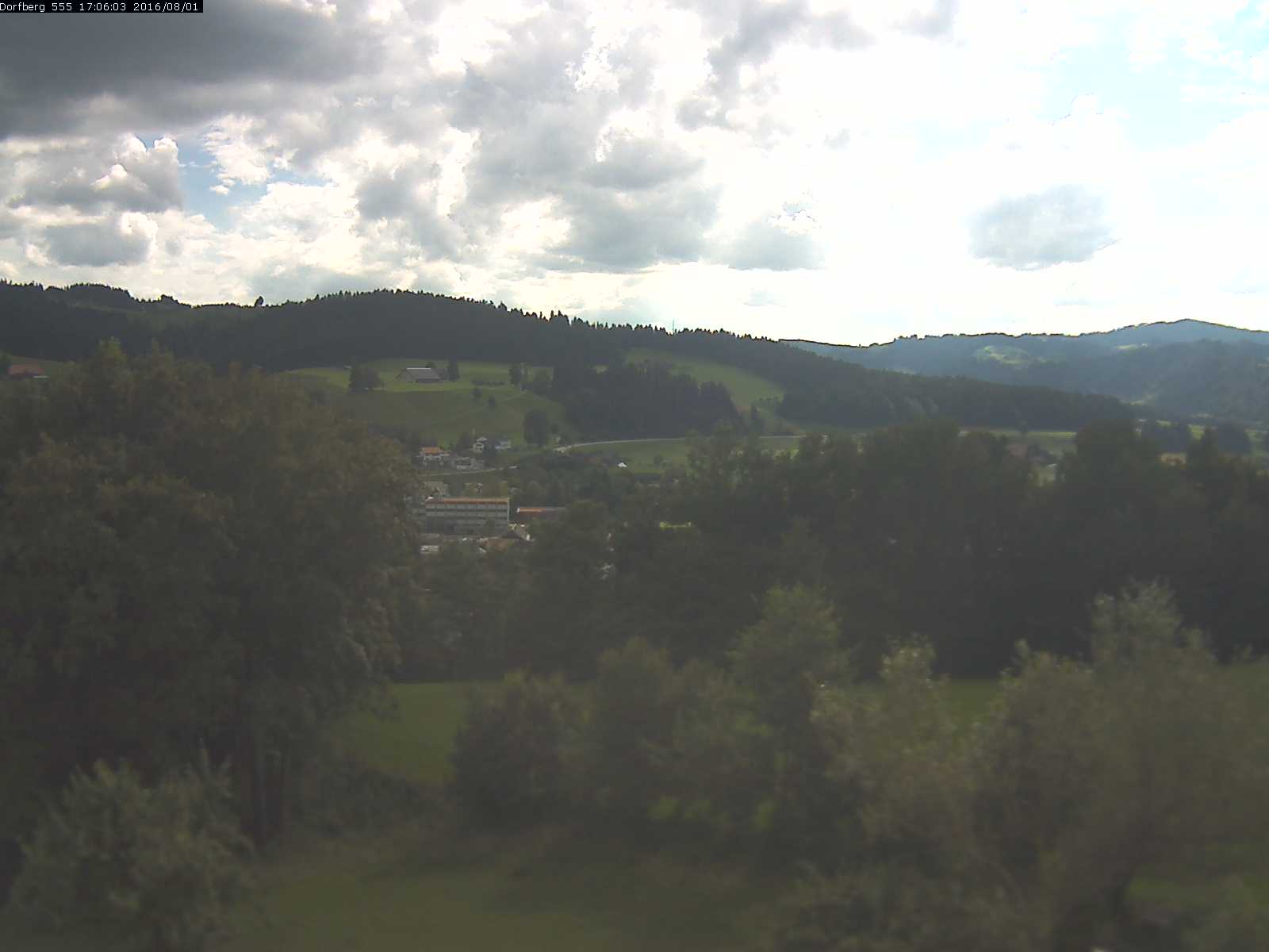 Webcam-Bild: Aussicht vom Dorfberg in Langnau 20160801-170601