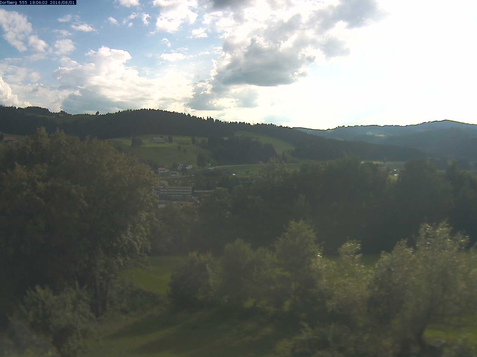 Webcam-Bild: Aussicht vom Dorfberg in Langnau 20160801-180601