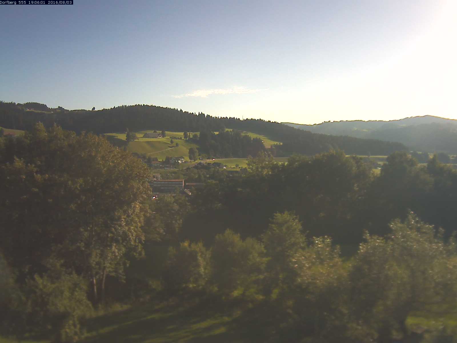 Webcam-Bild: Aussicht vom Dorfberg in Langnau 20160803-190601