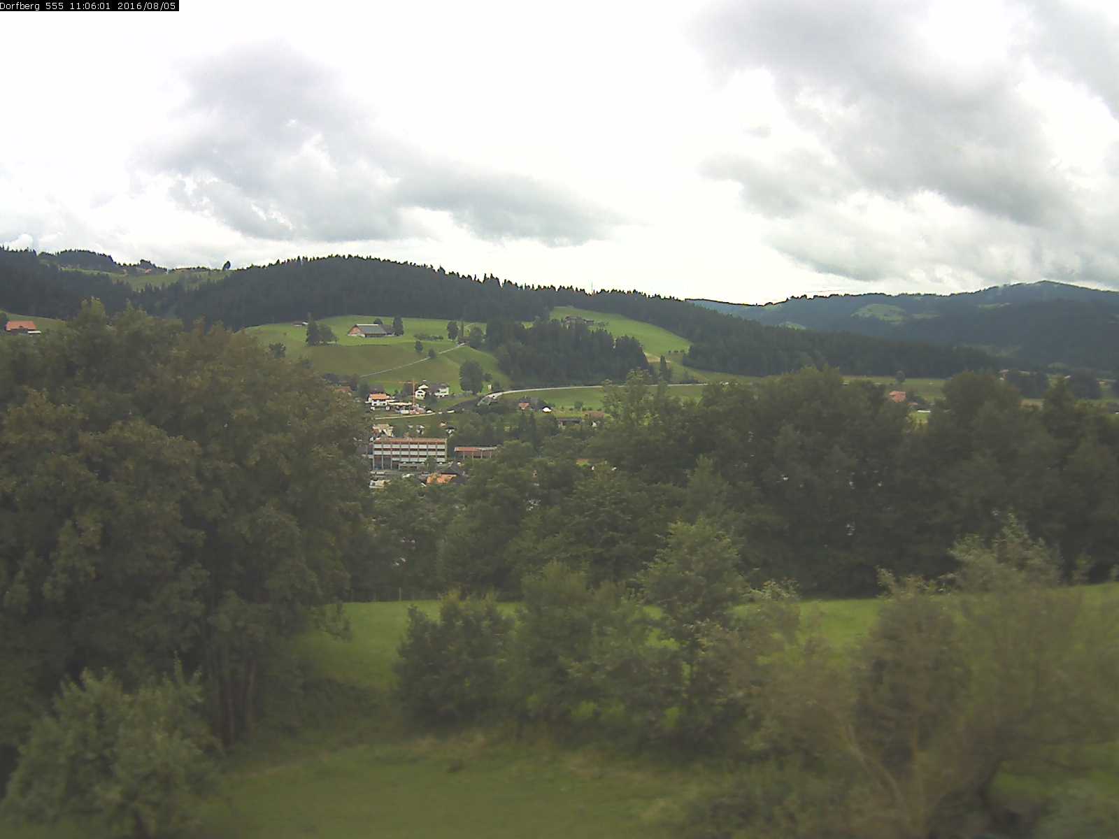 Webcam-Bild: Aussicht vom Dorfberg in Langnau 20160805-110601