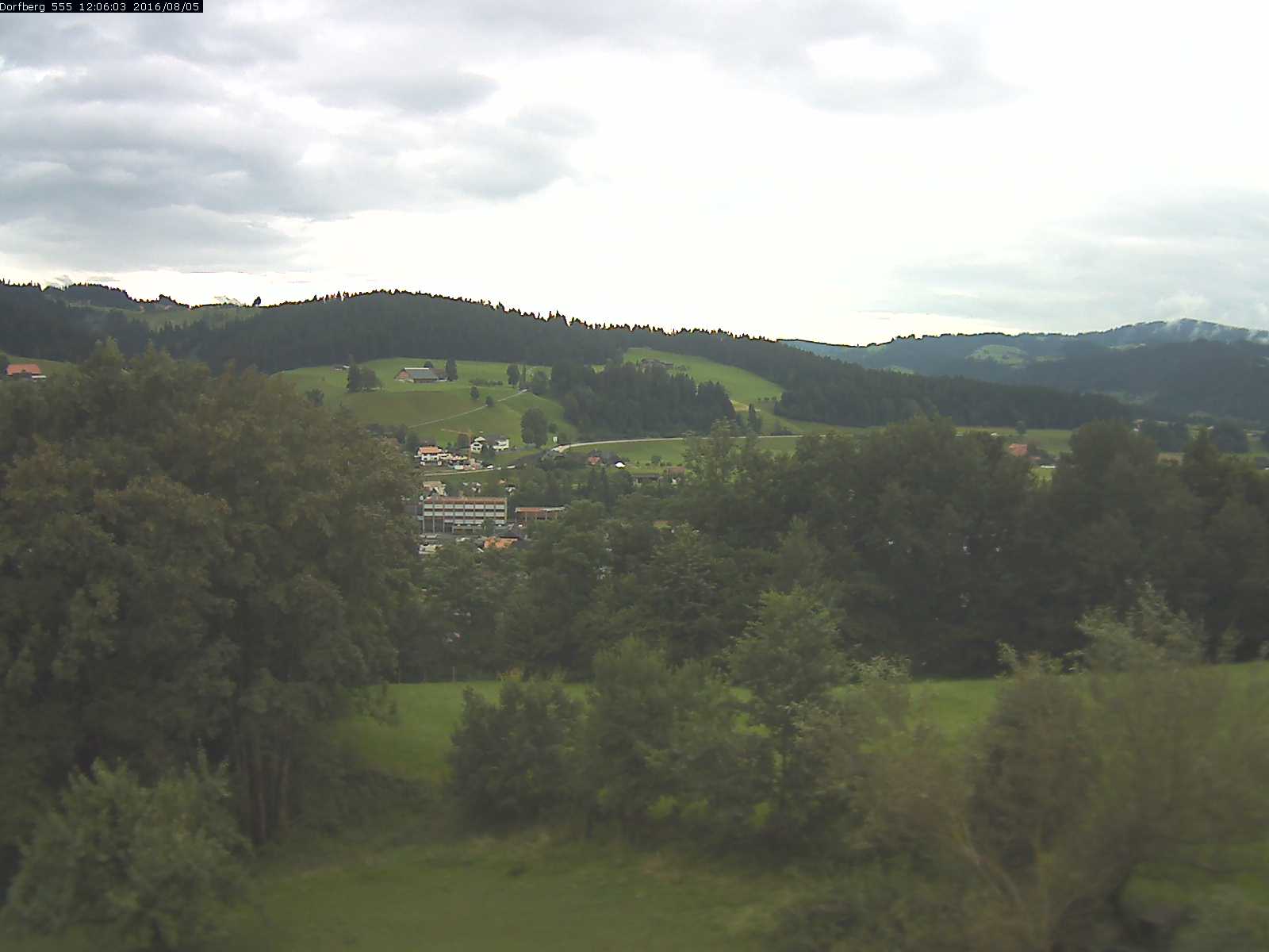 Webcam-Bild: Aussicht vom Dorfberg in Langnau 20160805-120601