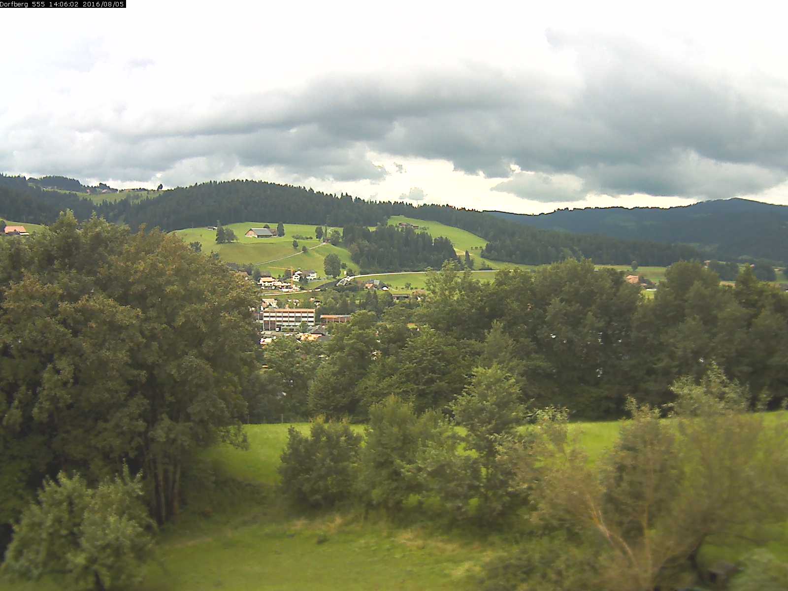Webcam-Bild: Aussicht vom Dorfberg in Langnau 20160805-140601