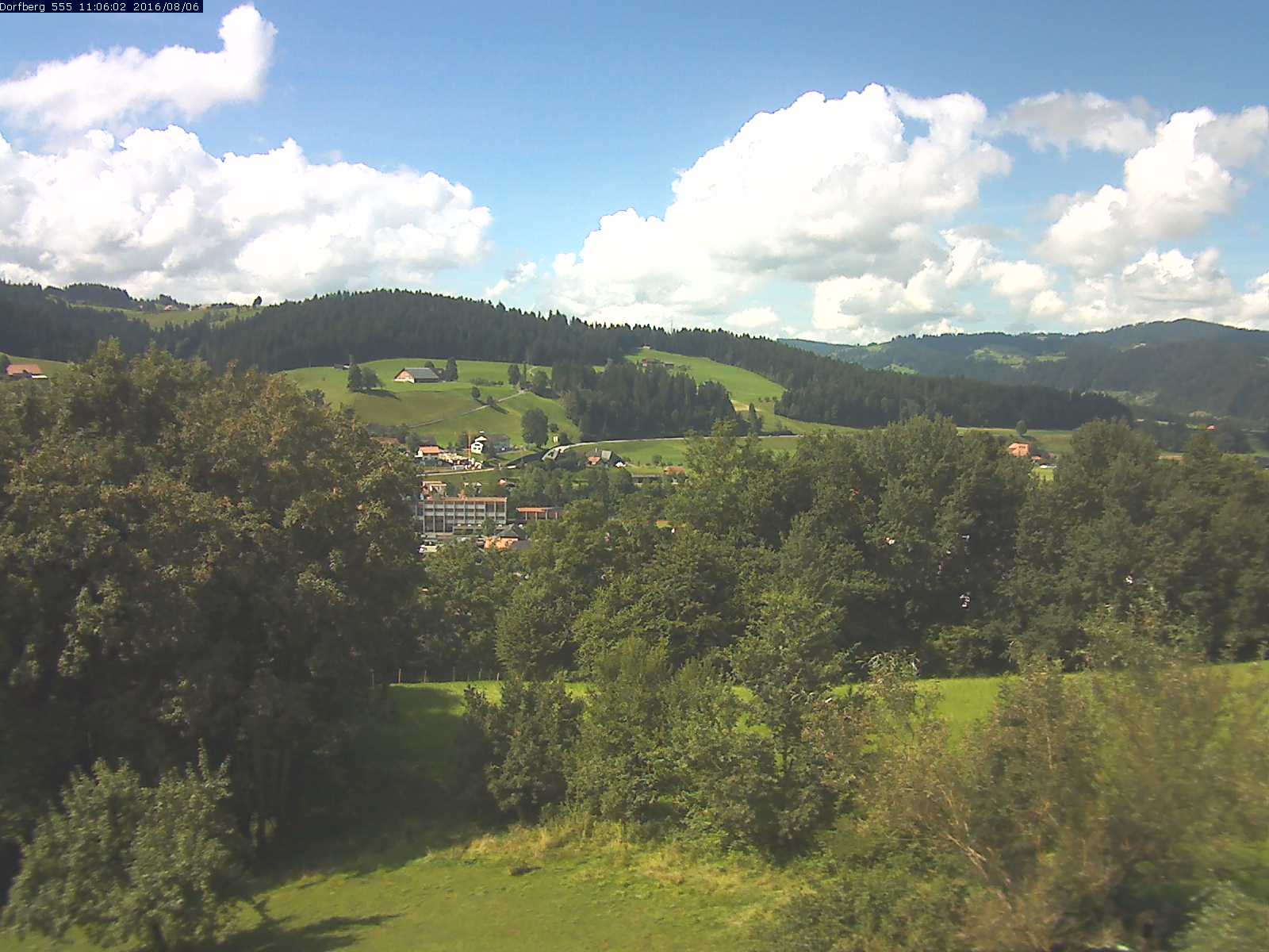 Webcam-Bild: Aussicht vom Dorfberg in Langnau 20160806-110601