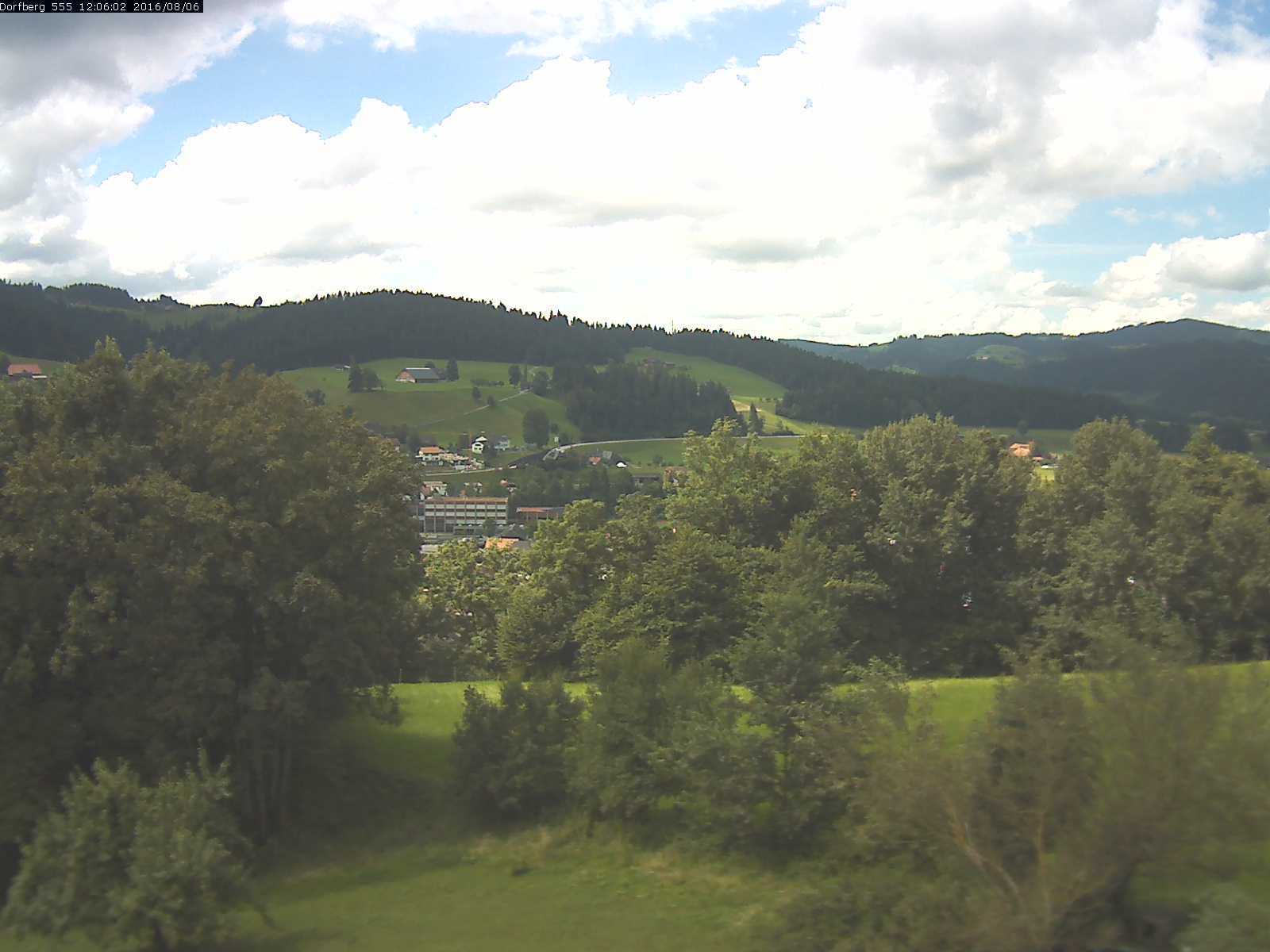 Webcam-Bild: Aussicht vom Dorfberg in Langnau 20160806-120601