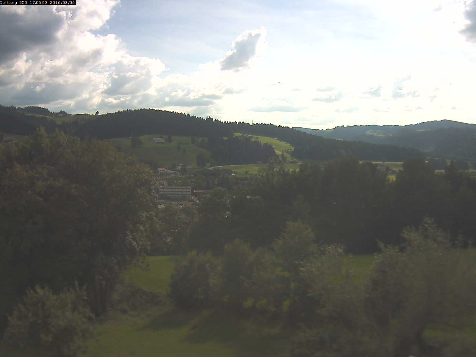 Webcam-Bild: Aussicht vom Dorfberg in Langnau 20160806-170601