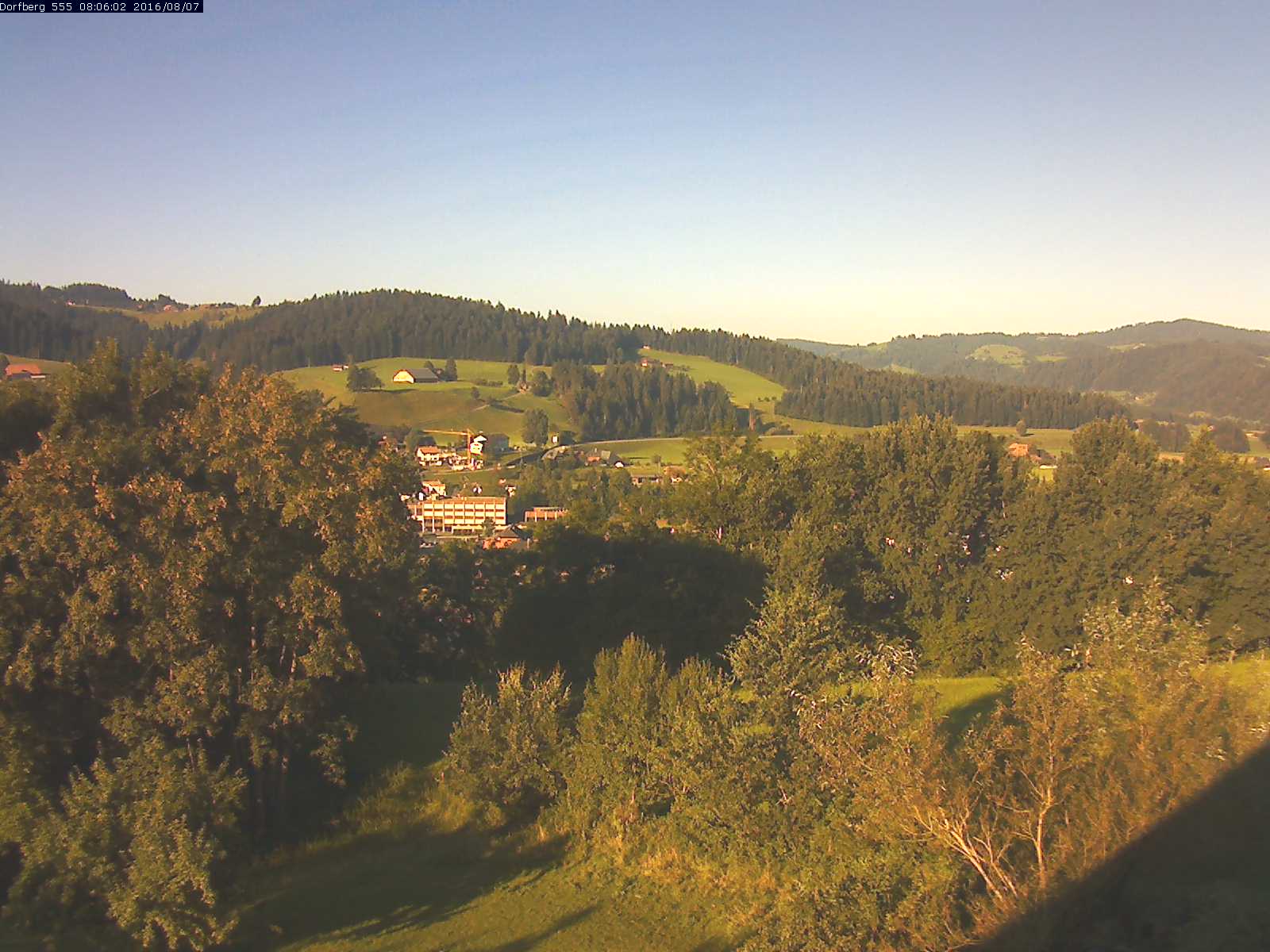 Webcam-Bild: Aussicht vom Dorfberg in Langnau 20160807-080601
