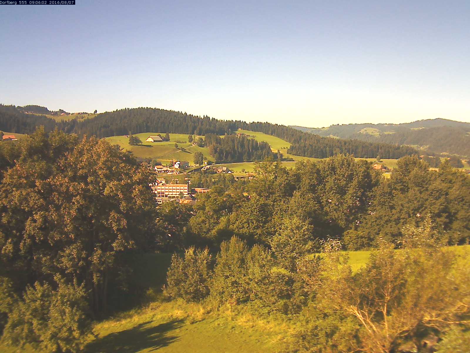 Webcam-Bild: Aussicht vom Dorfberg in Langnau 20160807-090601