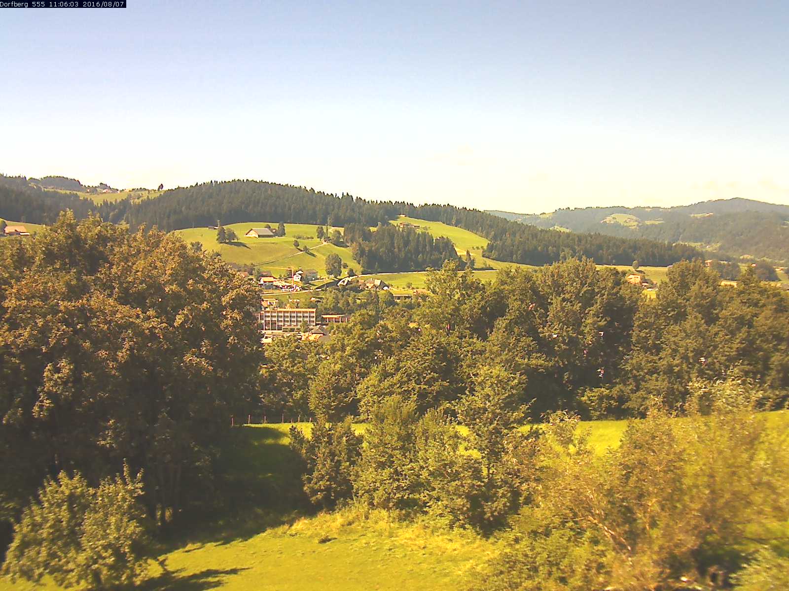 Webcam-Bild: Aussicht vom Dorfberg in Langnau 20160807-110601