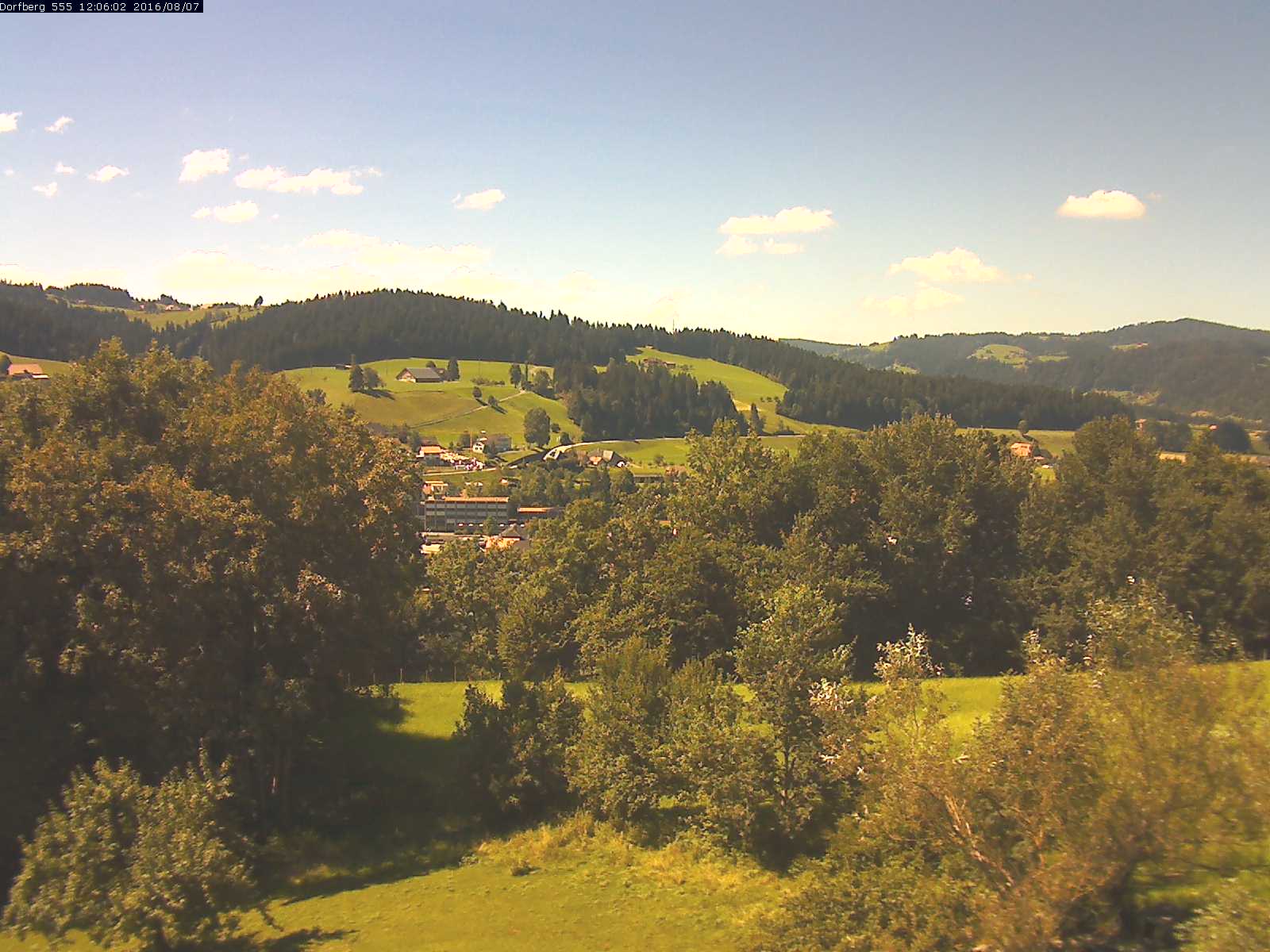 Webcam-Bild: Aussicht vom Dorfberg in Langnau 20160807-120601