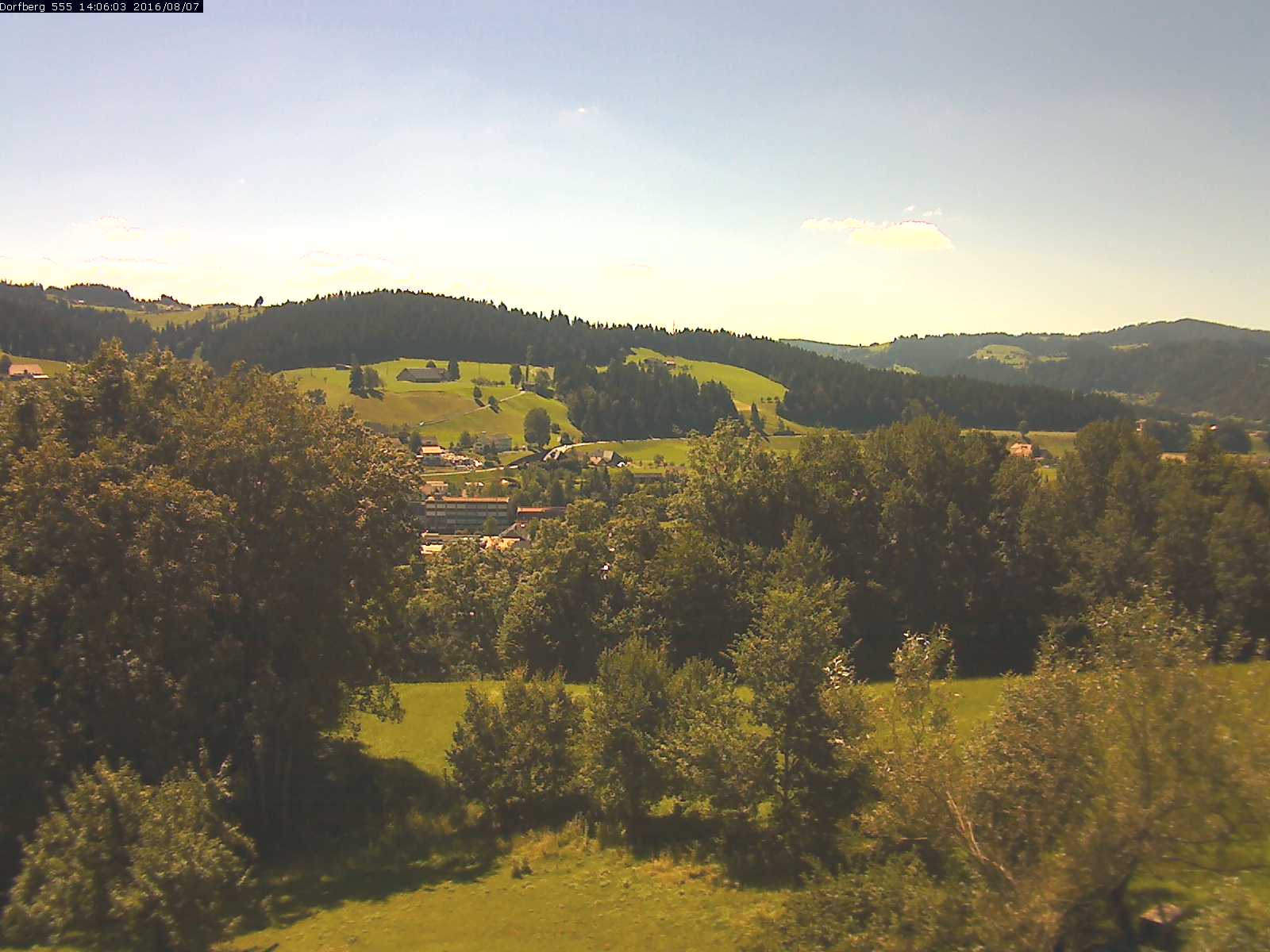 Webcam-Bild: Aussicht vom Dorfberg in Langnau 20160807-140601