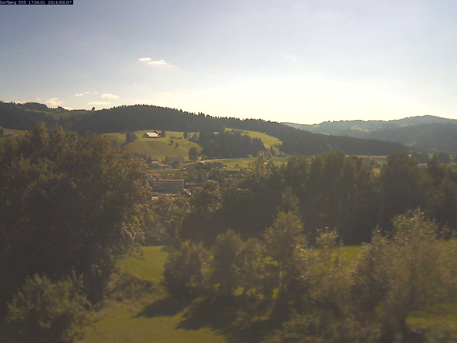 Webcam-Bild: Aussicht vom Dorfberg in Langnau 20160807-170601