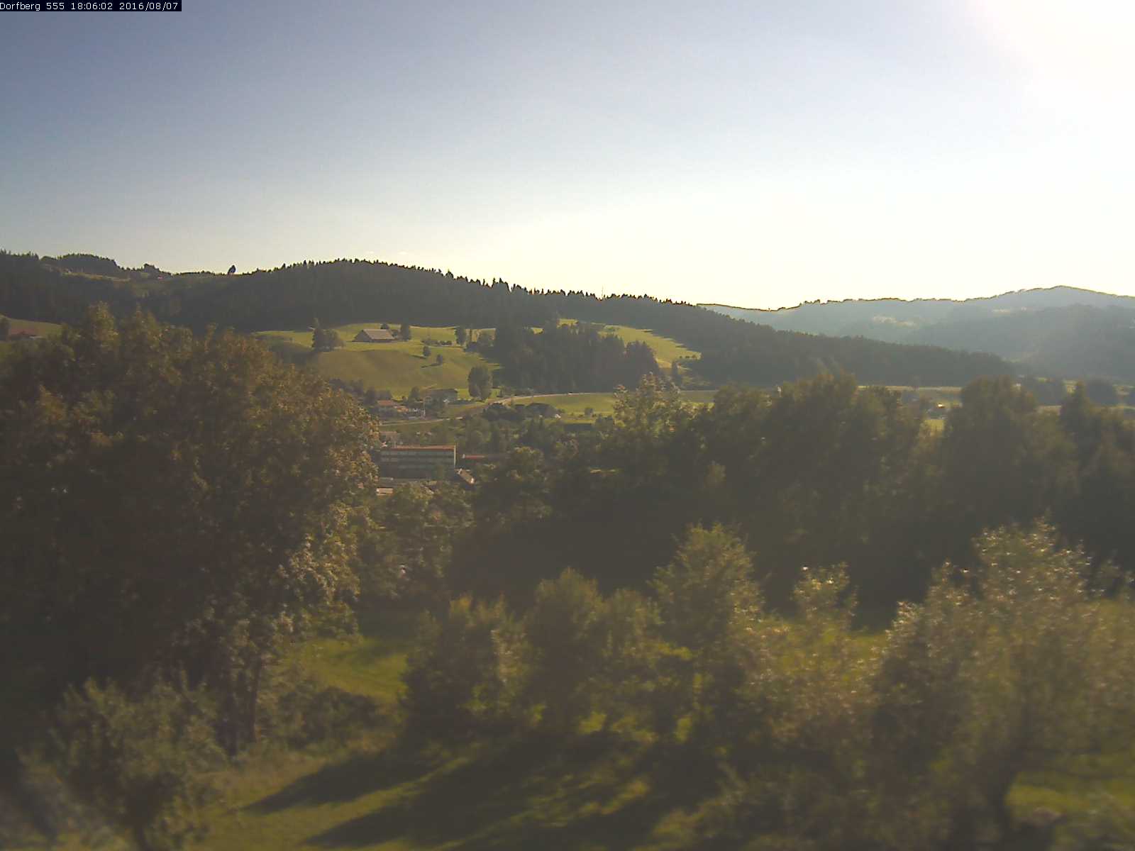 Webcam-Bild: Aussicht vom Dorfberg in Langnau 20160807-180601