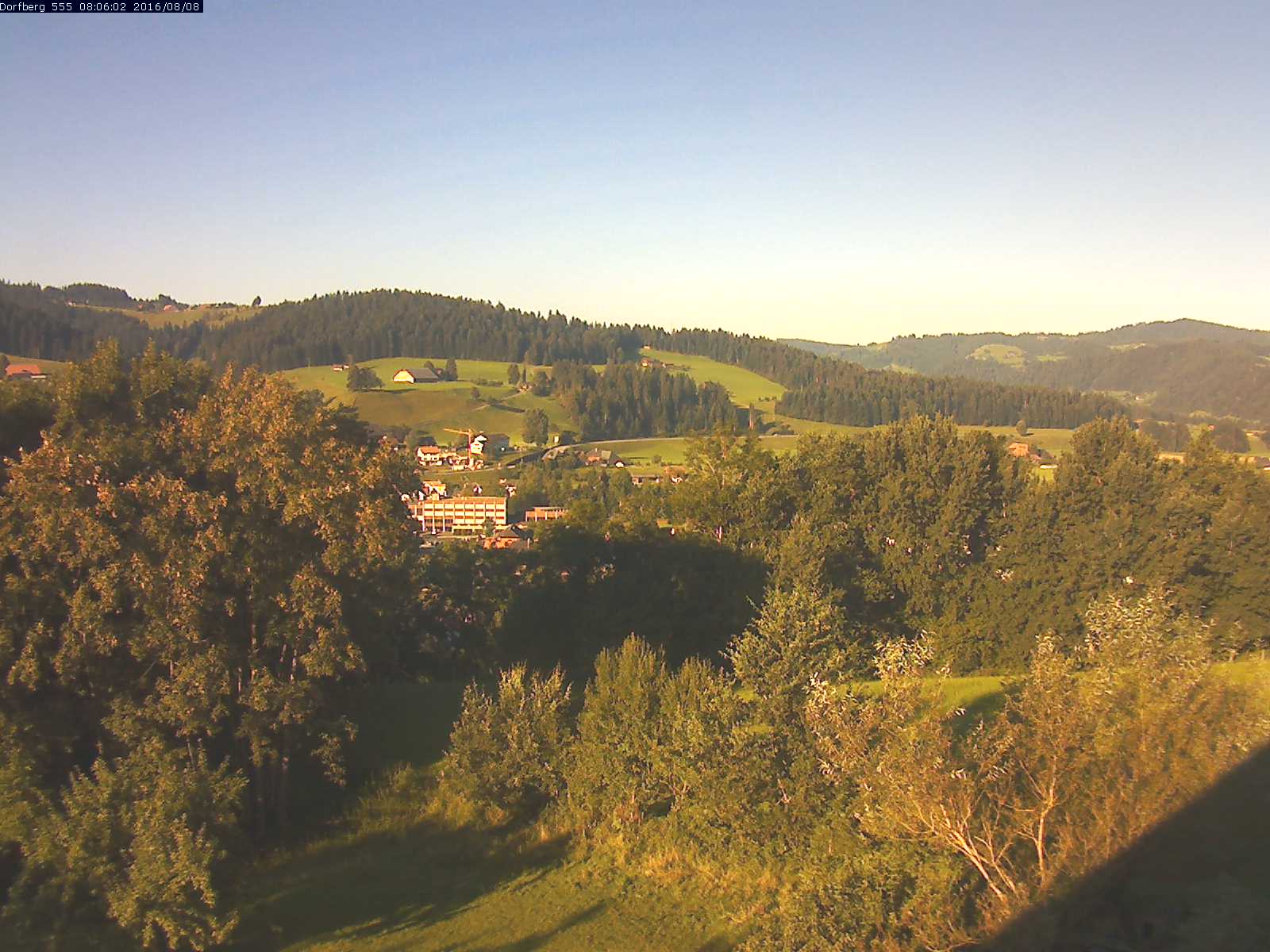 Webcam-Bild: Aussicht vom Dorfberg in Langnau 20160808-080601