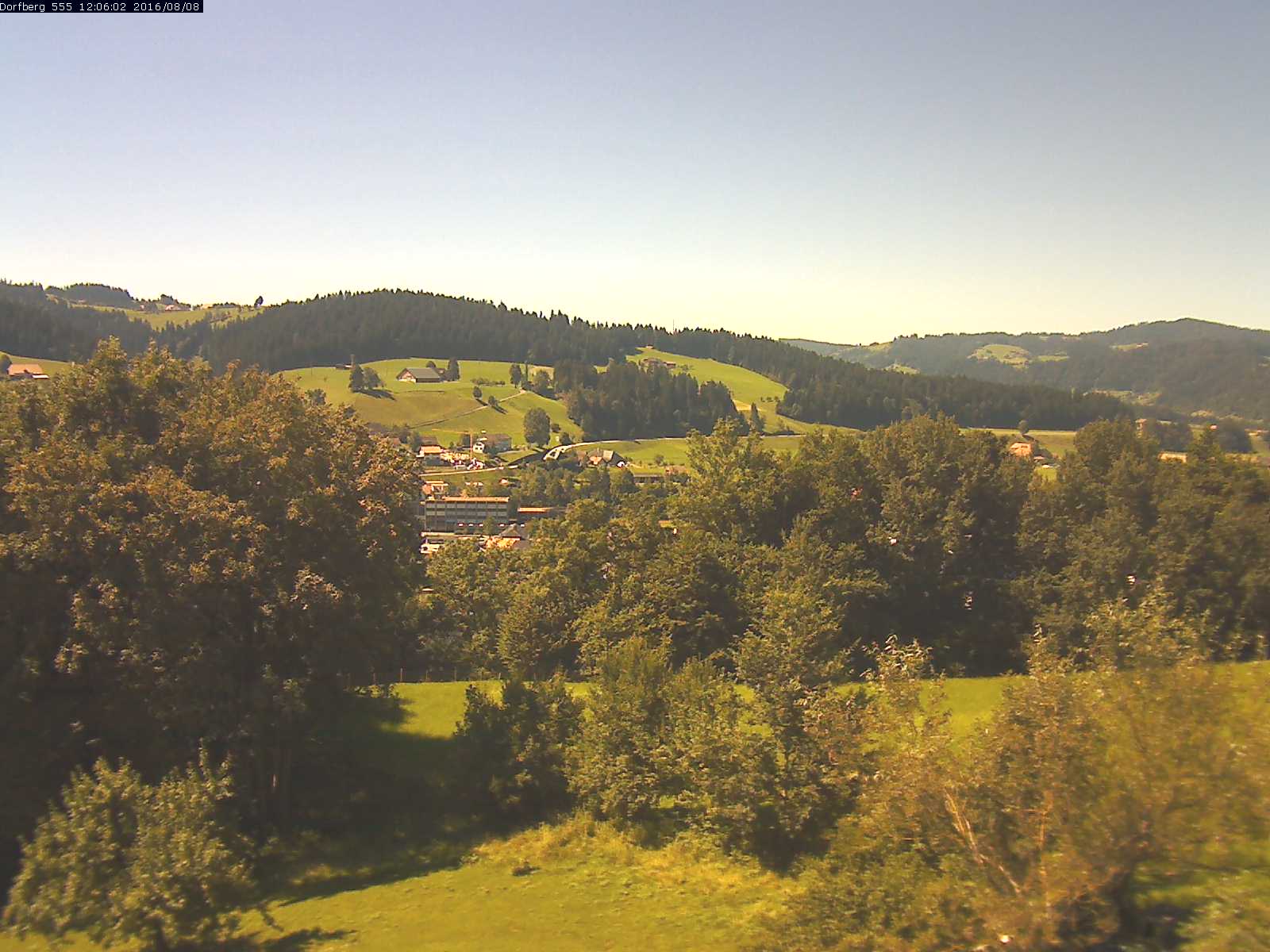 Webcam-Bild: Aussicht vom Dorfberg in Langnau 20160808-120601