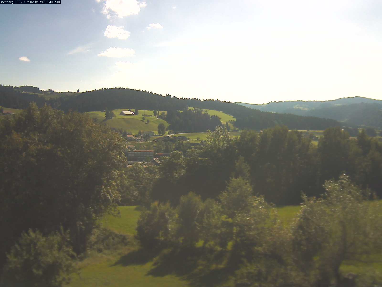 Webcam-Bild: Aussicht vom Dorfberg in Langnau 20160808-170601