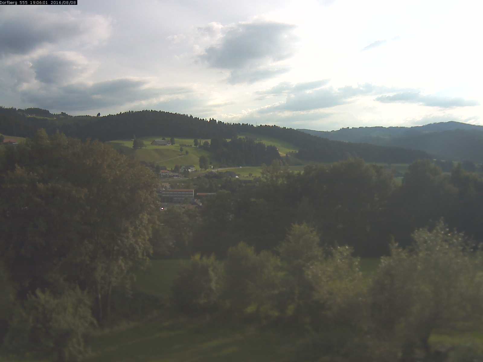 Webcam-Bild: Aussicht vom Dorfberg in Langnau 20160808-190601