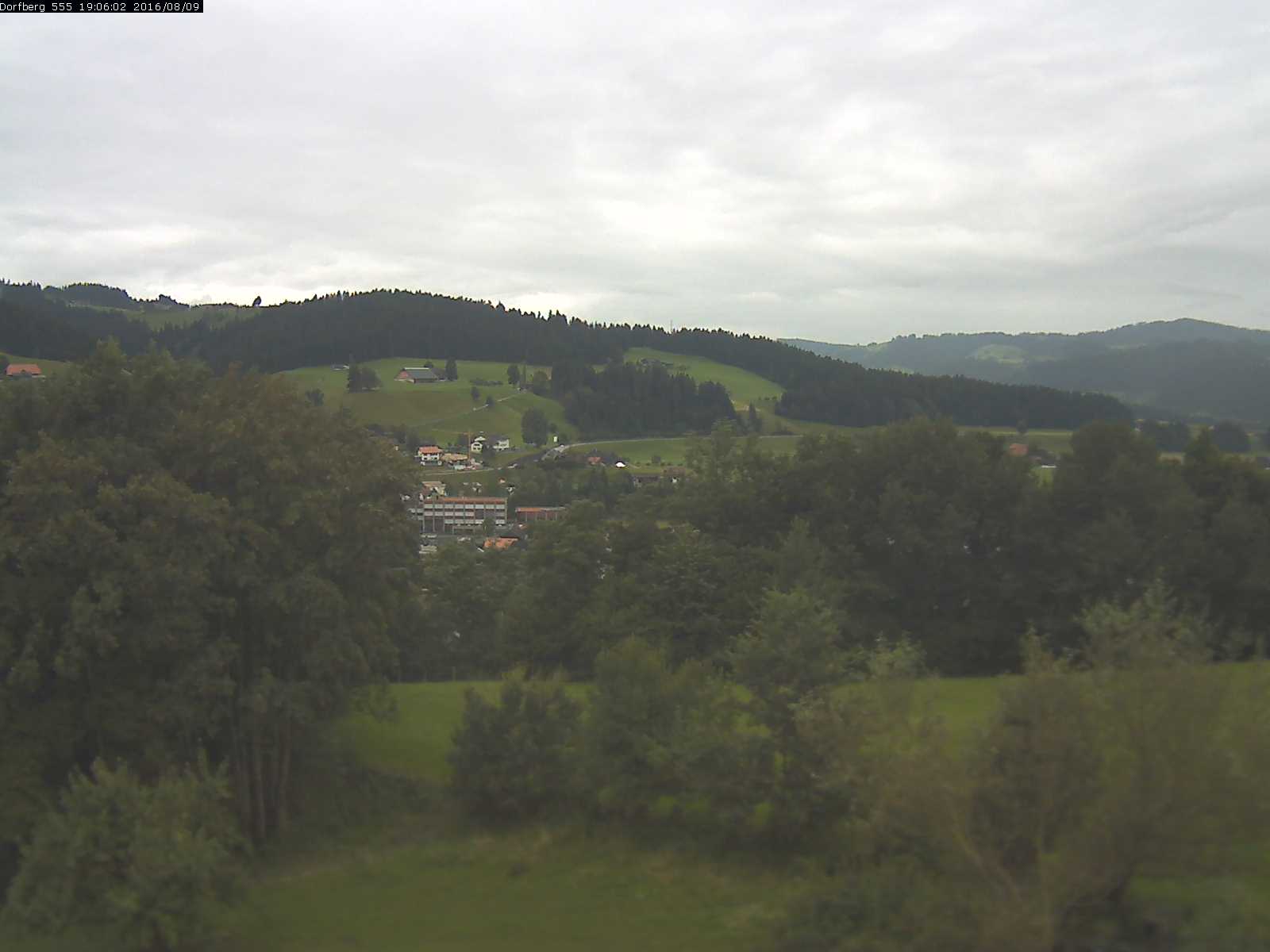Webcam-Bild: Aussicht vom Dorfberg in Langnau 20160809-190601