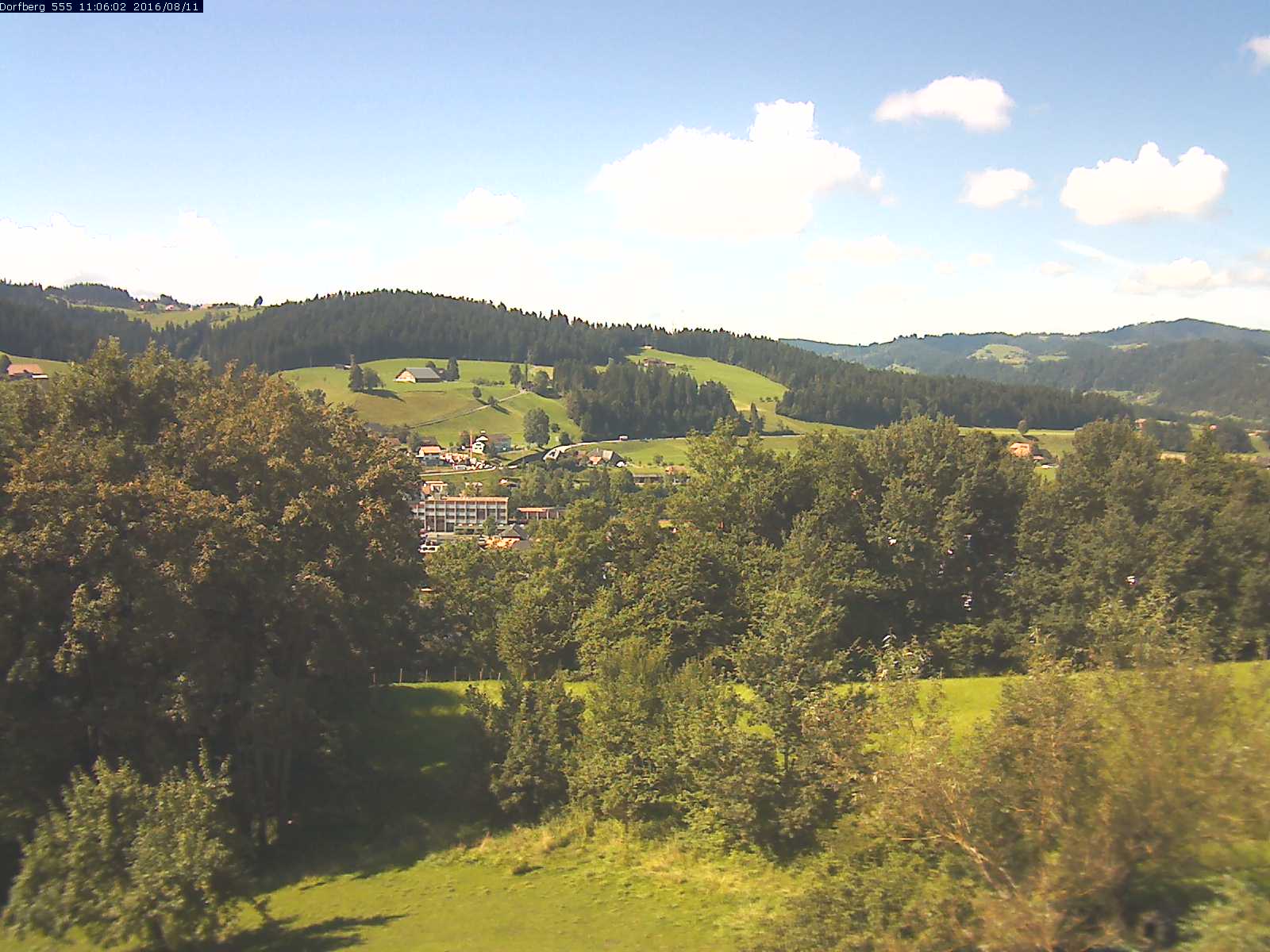 Webcam-Bild: Aussicht vom Dorfberg in Langnau 20160811-110601