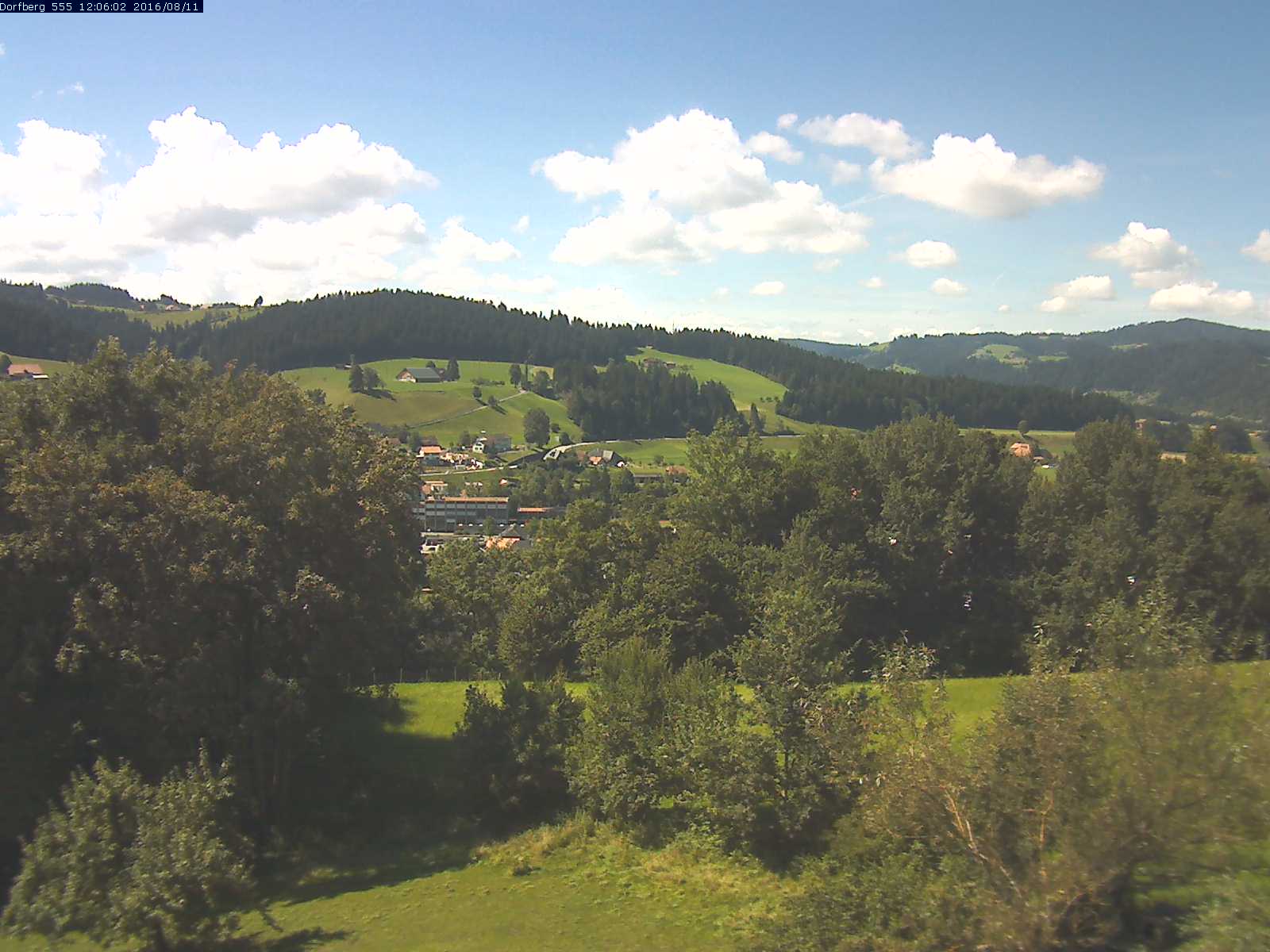 Webcam-Bild: Aussicht vom Dorfberg in Langnau 20160811-120601