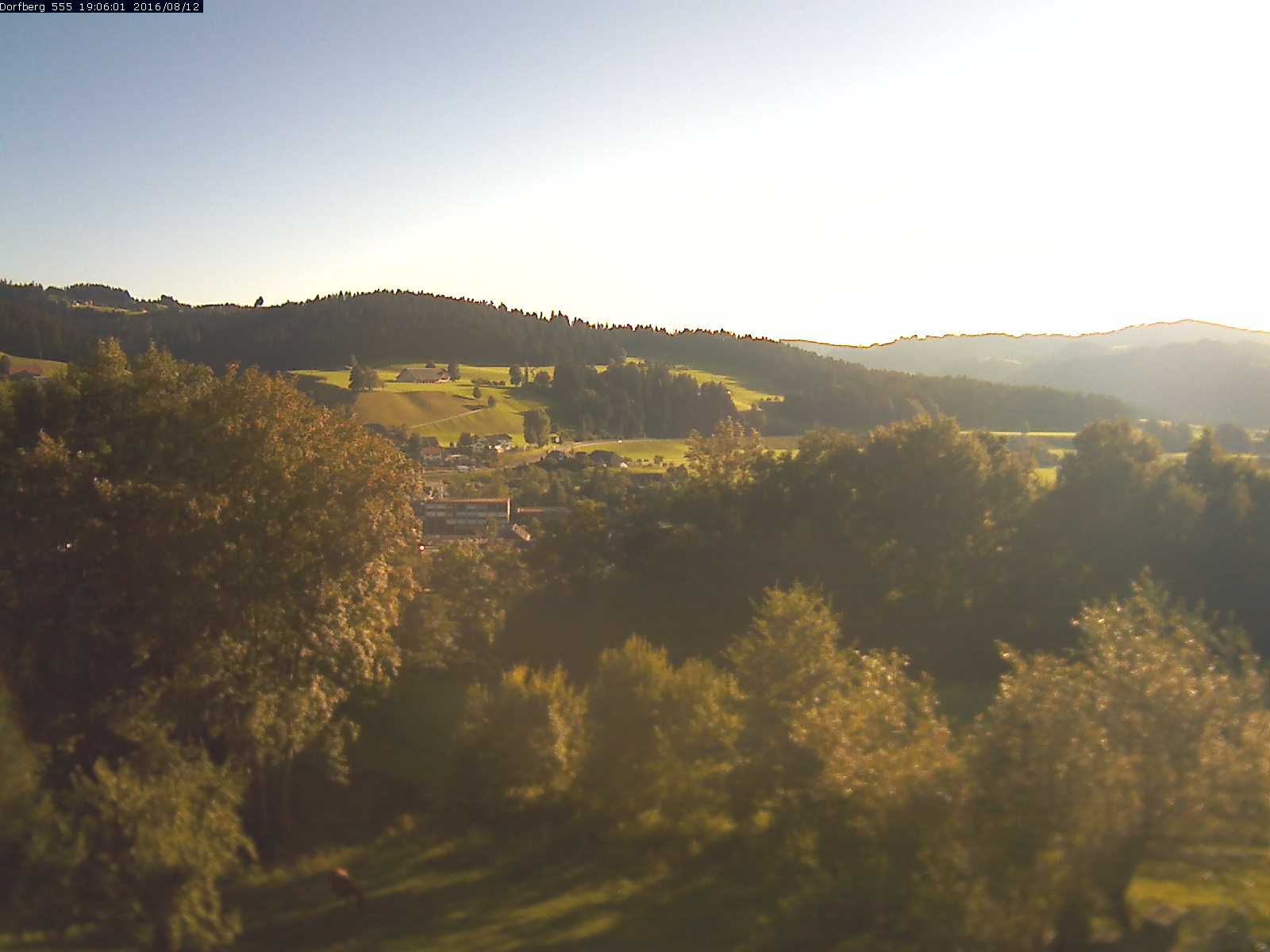 Webcam-Bild: Aussicht vom Dorfberg in Langnau 20160812-190601