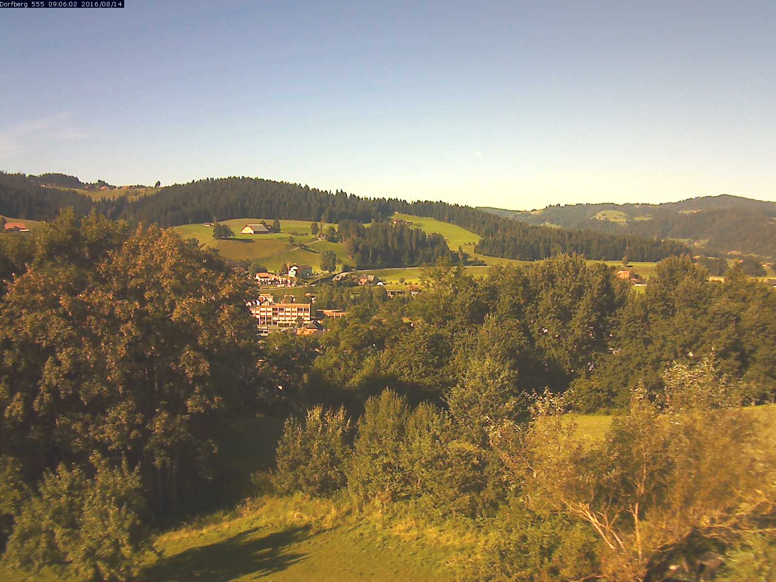 Webcam-Bild: Aussicht vom Dorfberg in Langnau 20160814-090601
