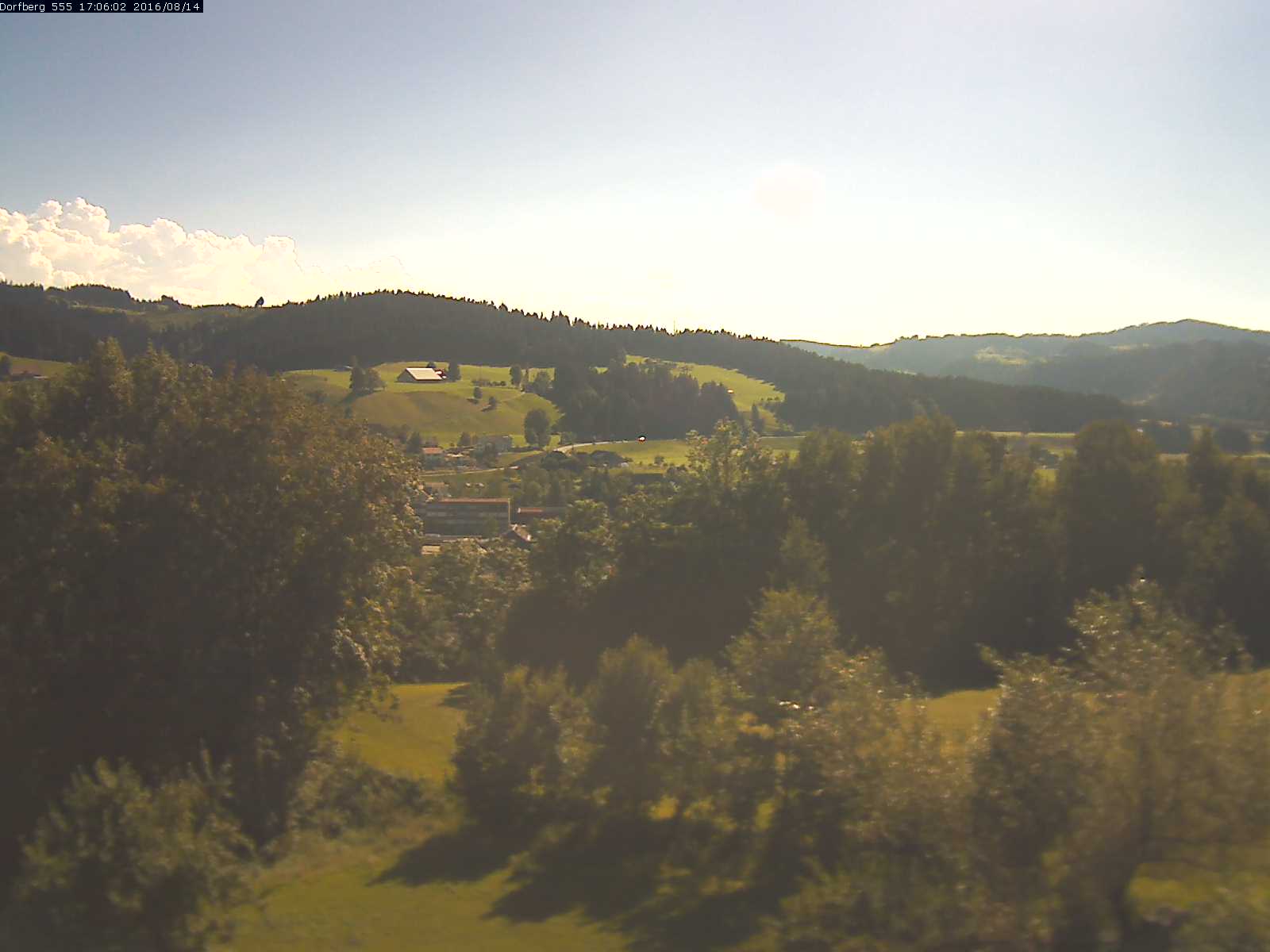 Webcam-Bild: Aussicht vom Dorfberg in Langnau 20160814-170601