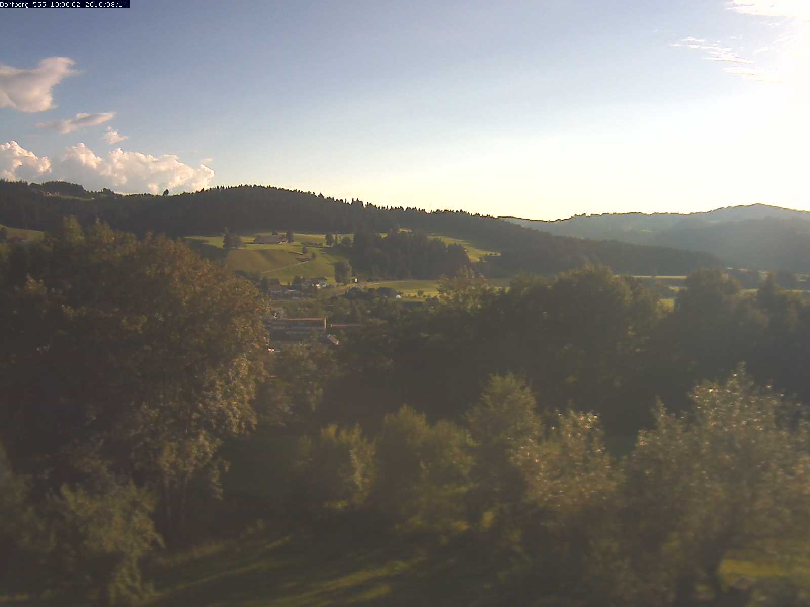 Webcam-Bild: Aussicht vom Dorfberg in Langnau 20160814-190601
