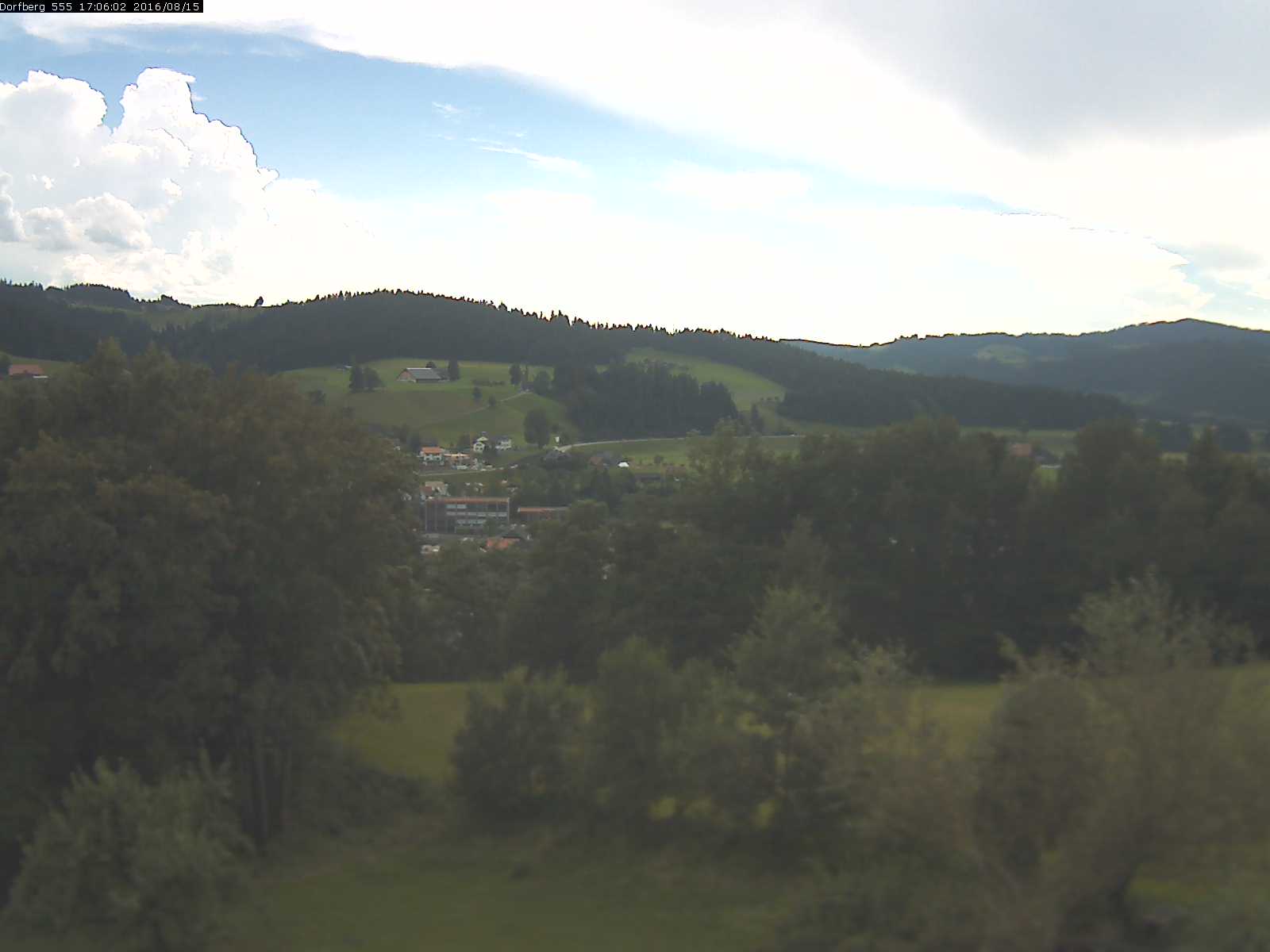 Webcam-Bild: Aussicht vom Dorfberg in Langnau 20160815-170601