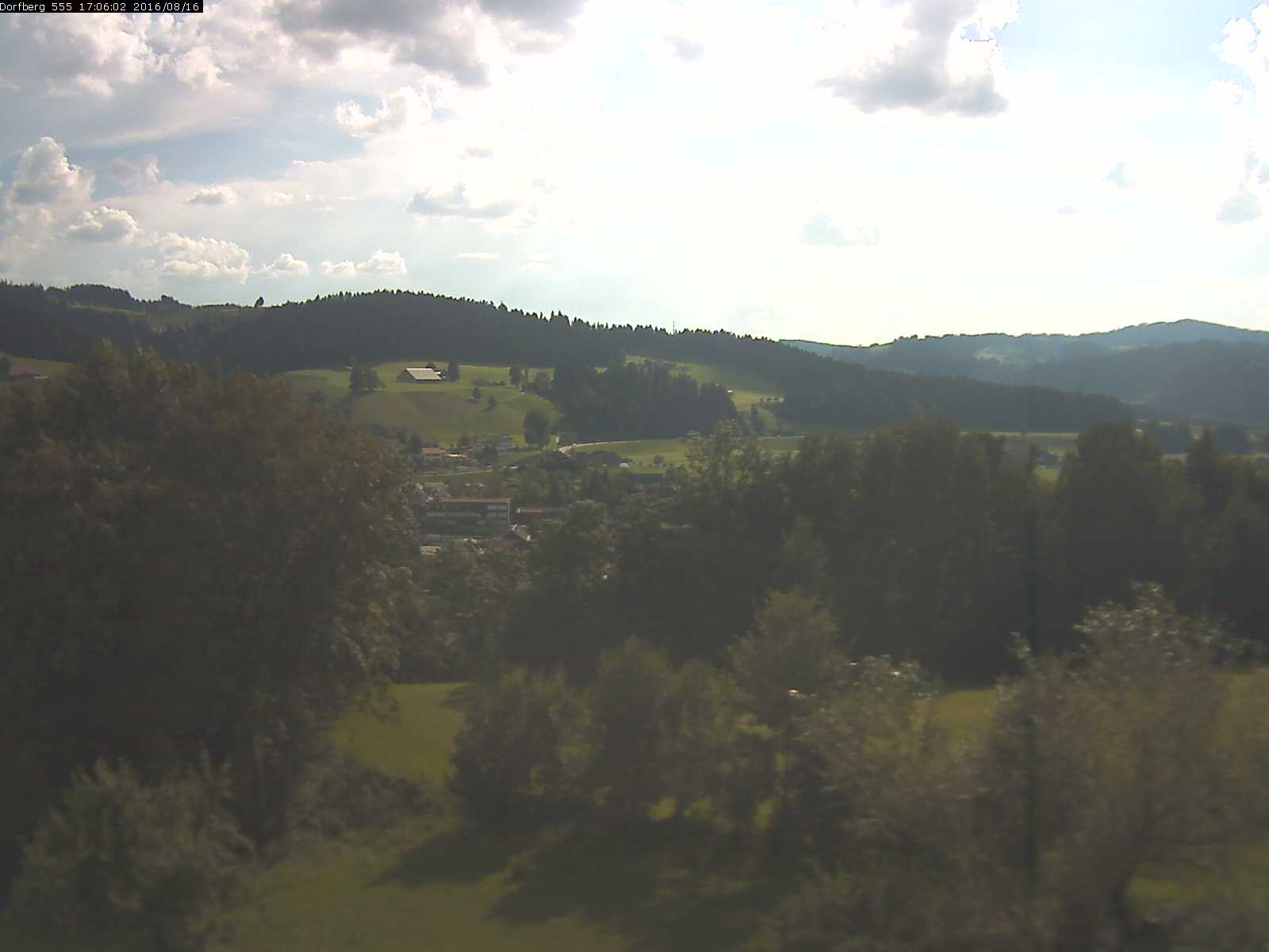 Webcam-Bild: Aussicht vom Dorfberg in Langnau 20160816-170601