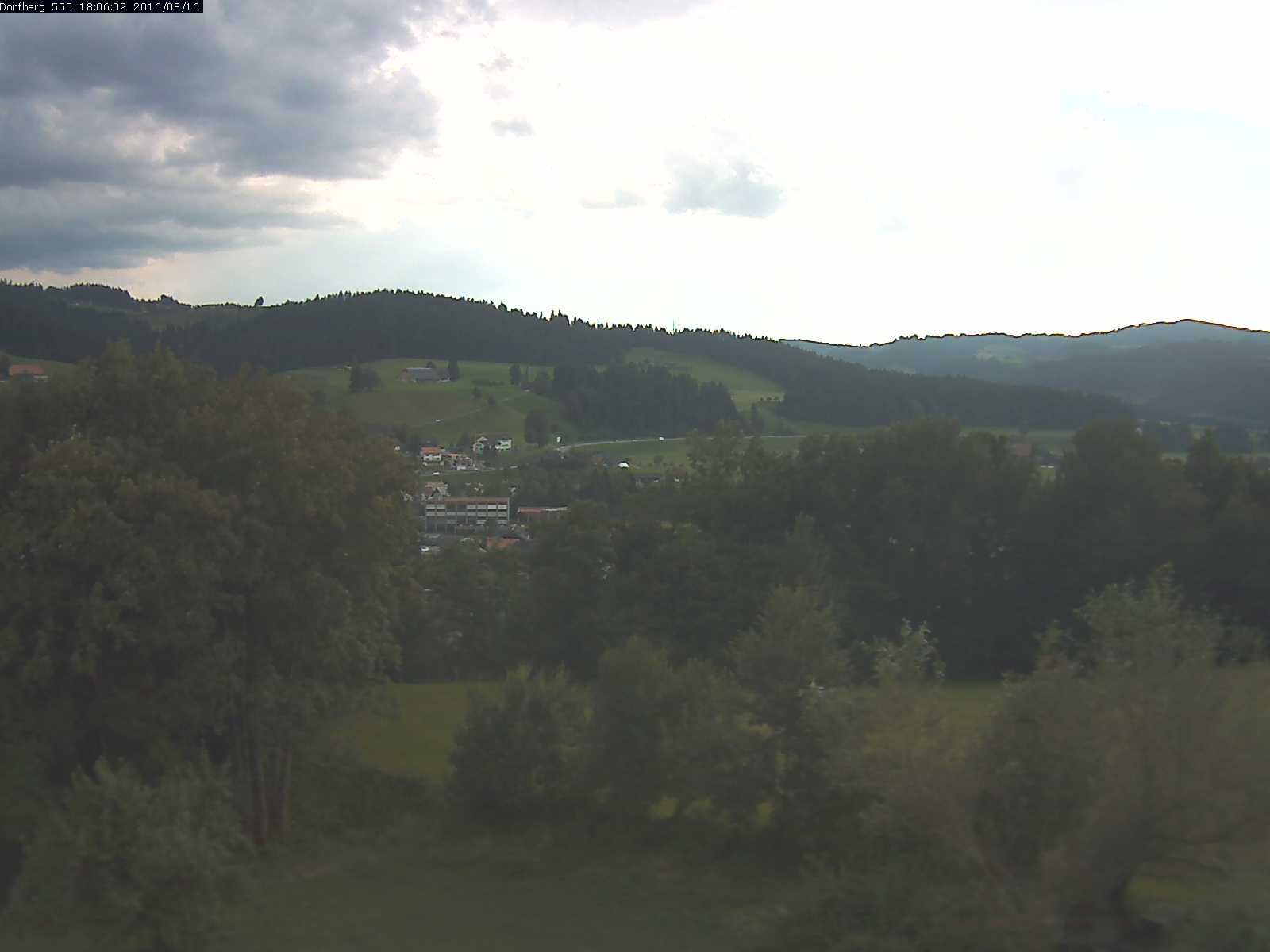 Webcam-Bild: Aussicht vom Dorfberg in Langnau 20160816-180601